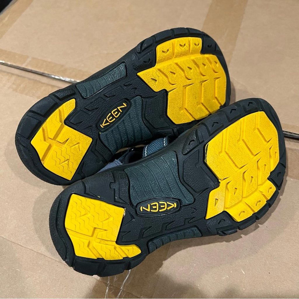 KEEN Newport H2 Sandals in Grey, NEW, Size 1