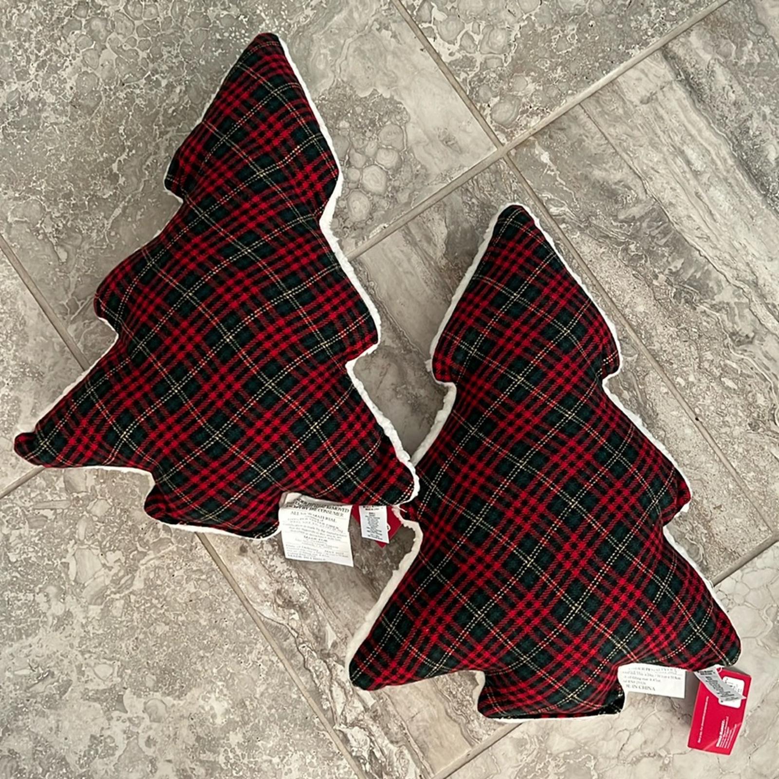 Set of 2 Reversible Holiday Plaid Tree Pillows, 15”x20” New w/Tag $29.99/each