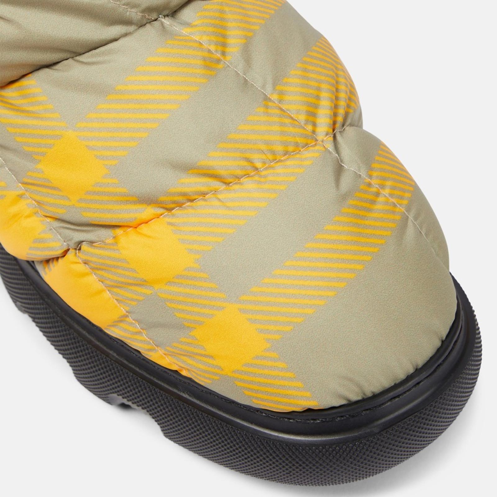 Burberry Check Pillow Padded Snow Boots, Size 40 NEW in Box $1,050 +DustBag