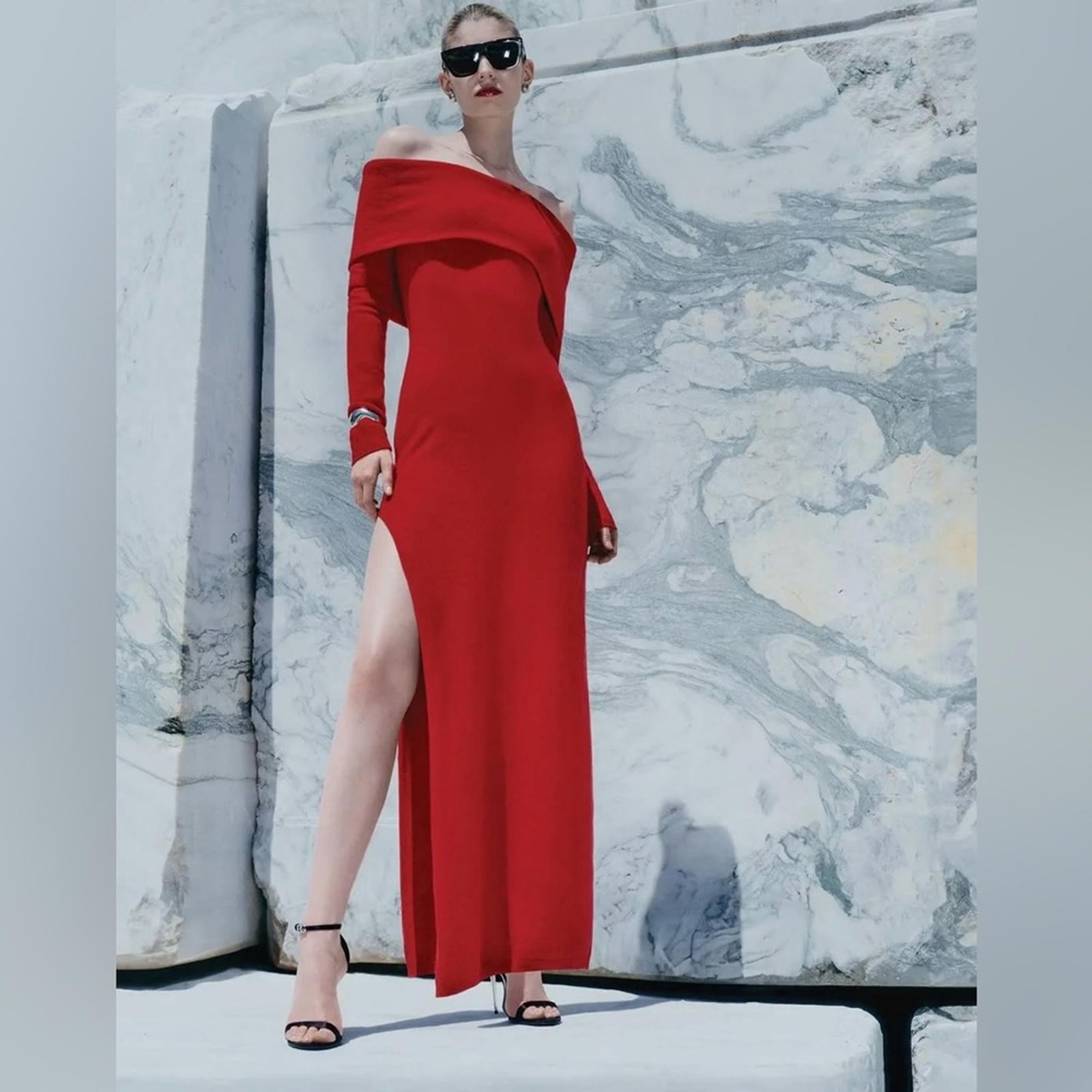 Alice+Olivia Coretta Off-the-Shoulder Long Sleeve Maxi Dress in Red, NWT, Size L