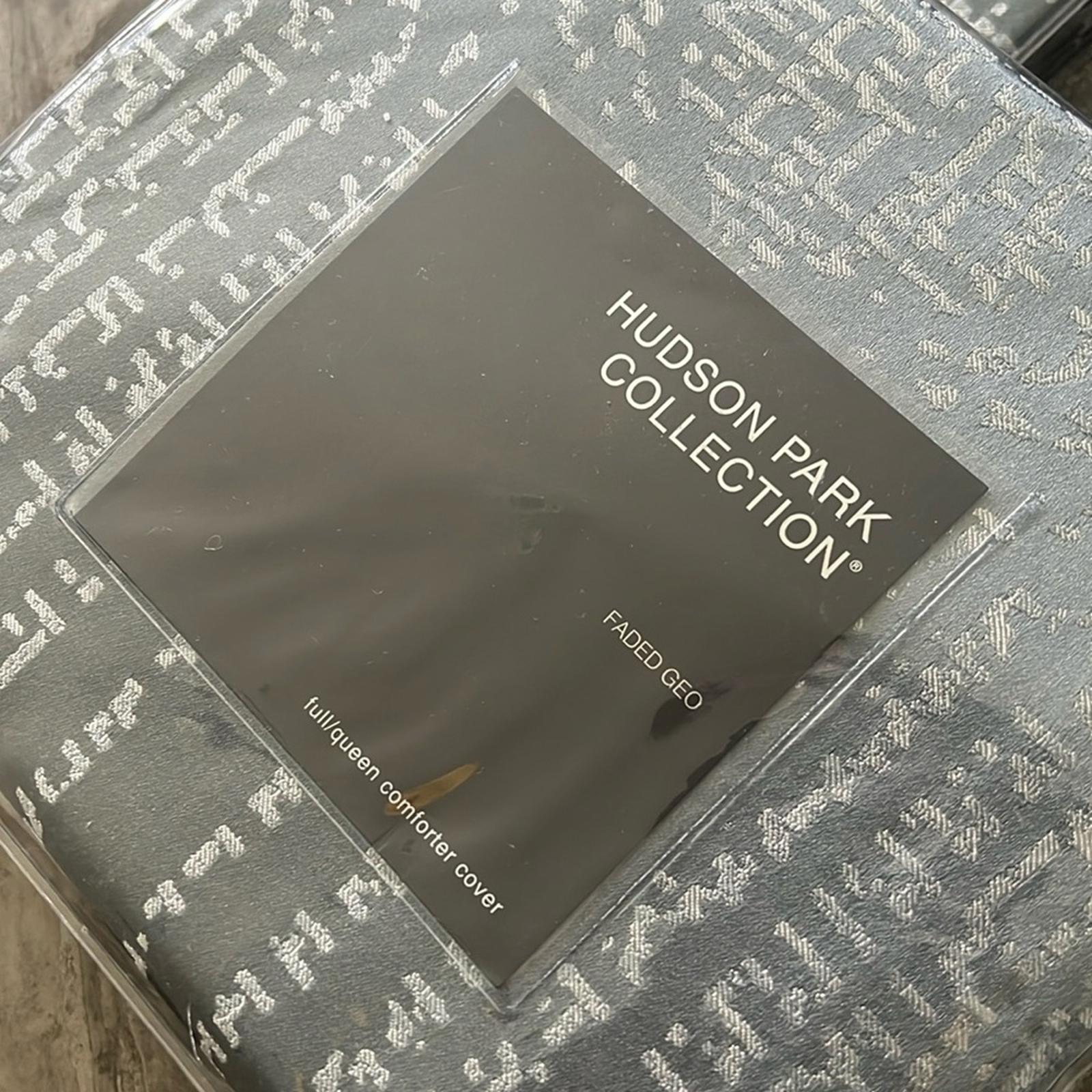 3-Pc Hudson Park Collection Faded Geometric Duvet +2 Shams, Size Queen NWT $660