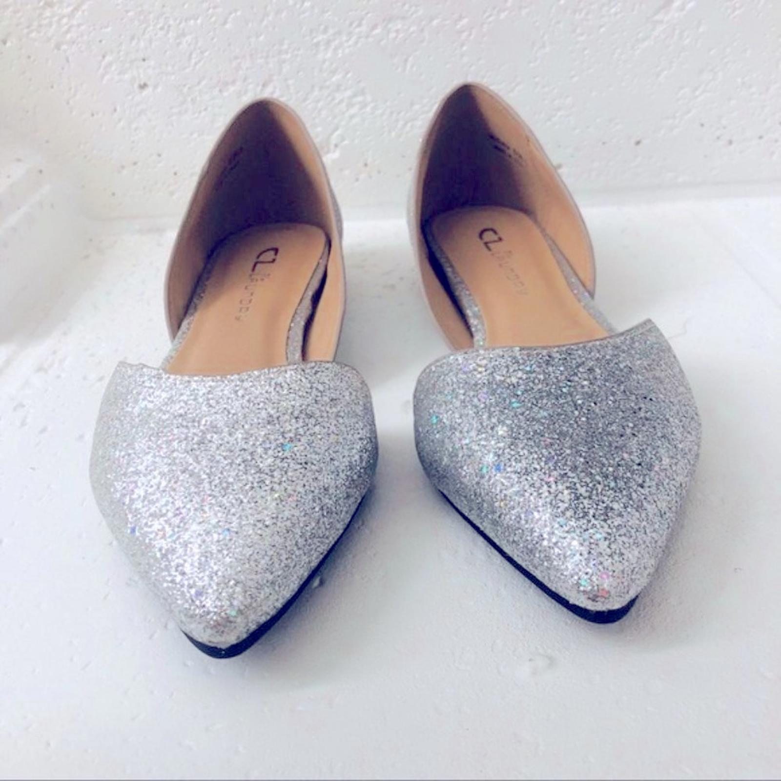 NEW CL Laundry Platinum Heart Pointed Toe Shoes, Silver Size 6M New w/o Box
