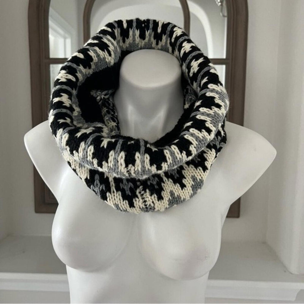 NWT Old Navy Neck Warmer in Knit Black Cream Grey, One Size, New w/Tag