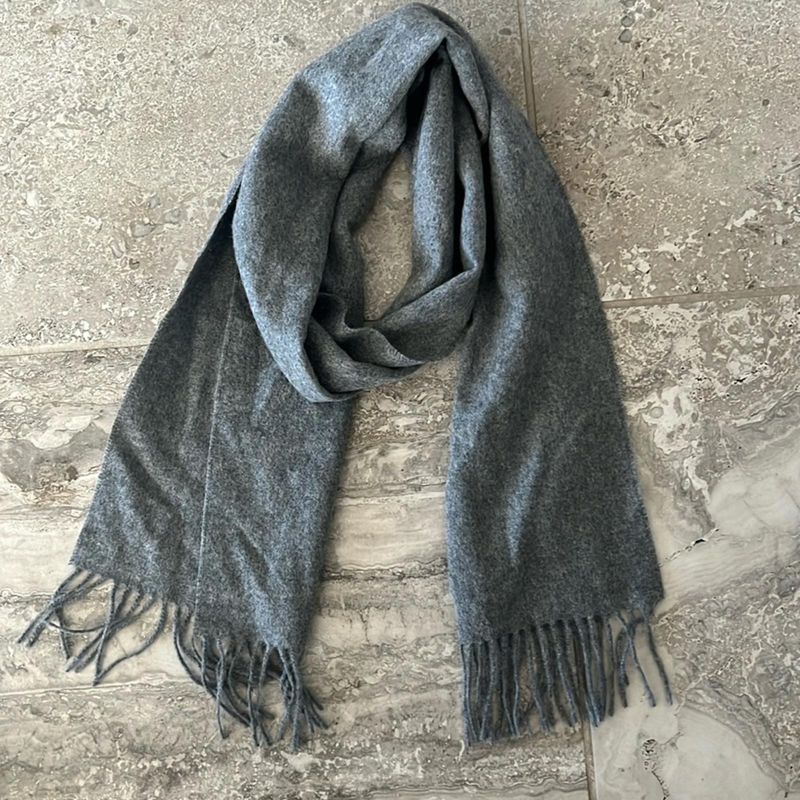V. FRAAS Cashmere Light Grey Fringe Scarf, New w/Tag Retail $168