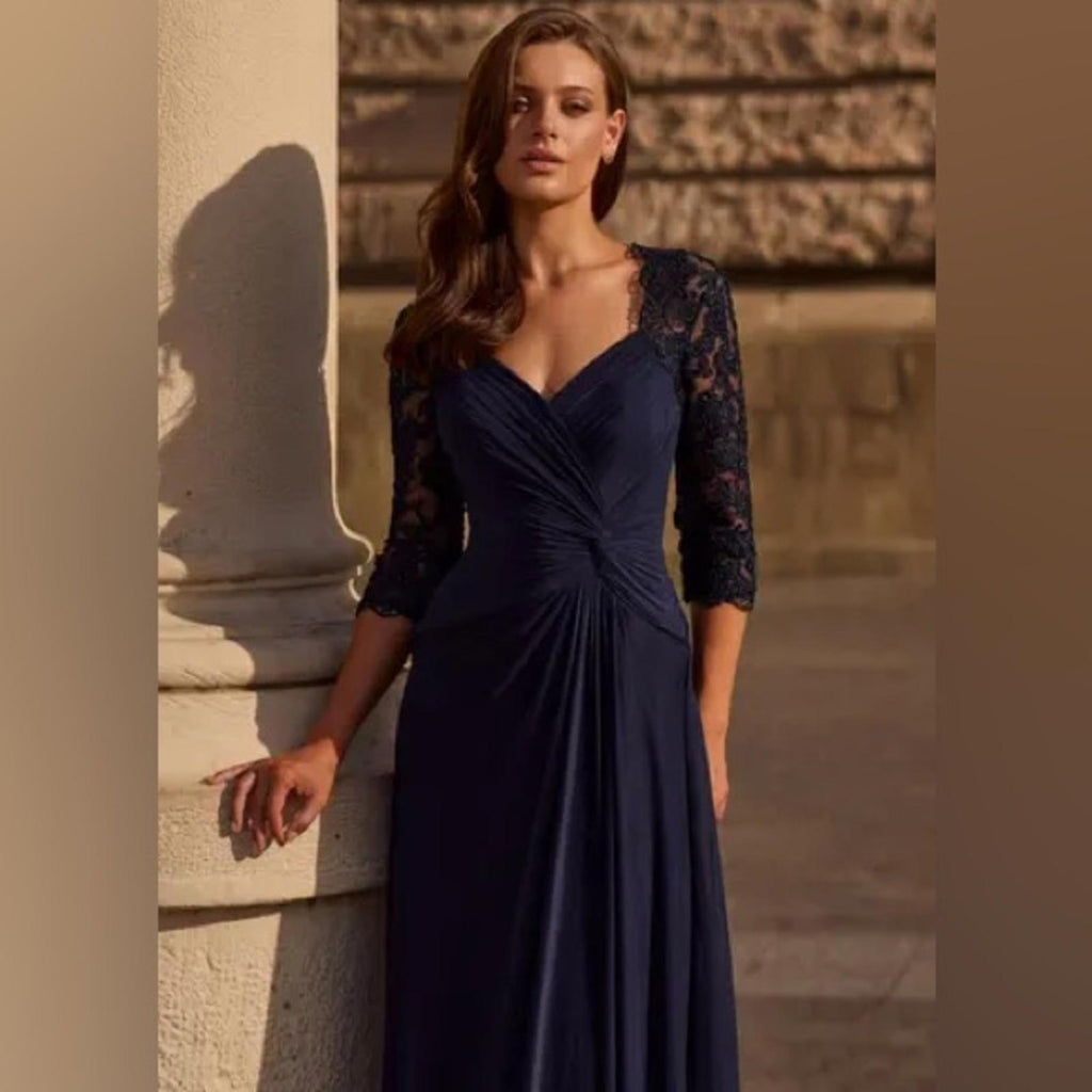 NWT La Femme Jersey Gown w/Knot Detail & Lace Sleeves, Size 4 New w/Tag $515
