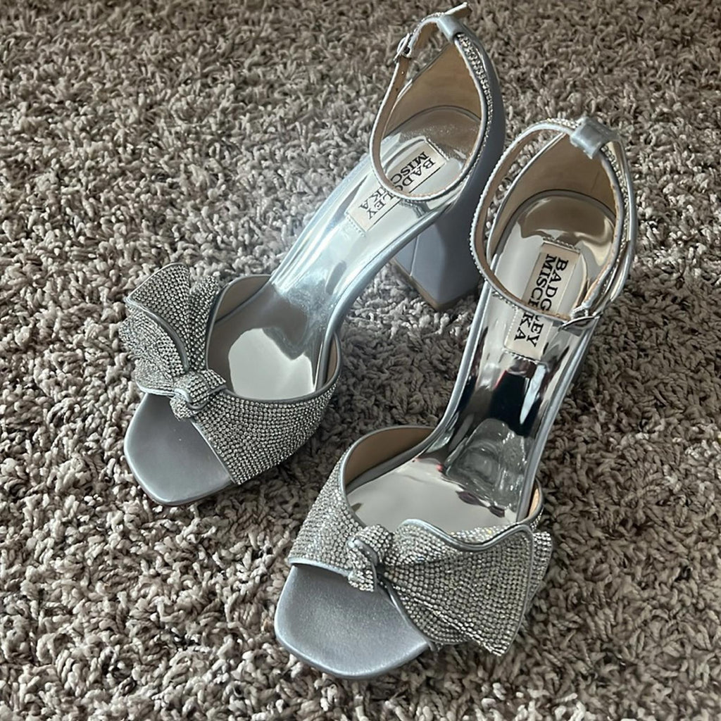 Badgley Mischka Poppy Heeled Sandals in Silver, Size 7 New in Box + Dust Bag