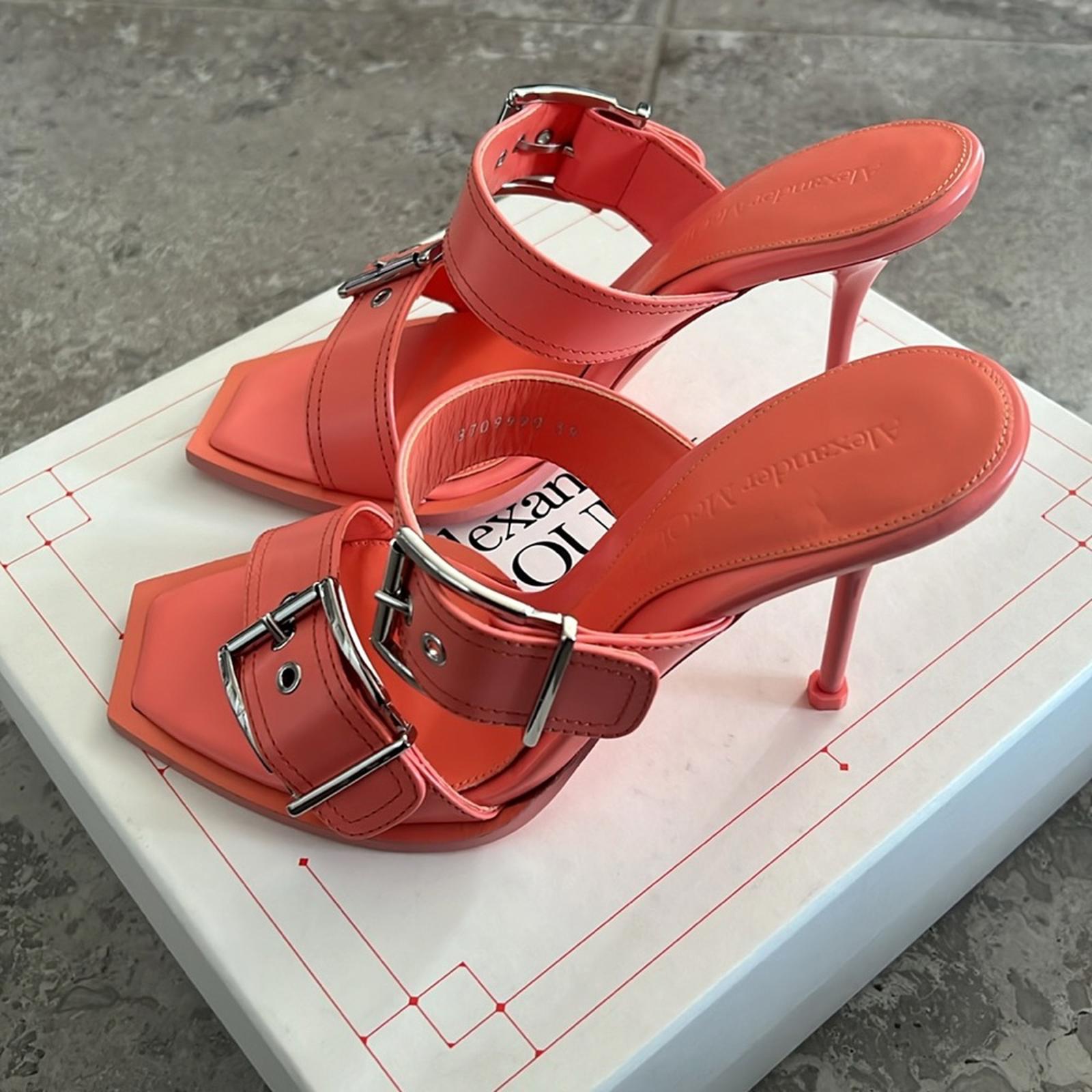 Alexander McQueen Double Buckle Punk Mule in Apricot, Size 39.5 NEW in Box $1050