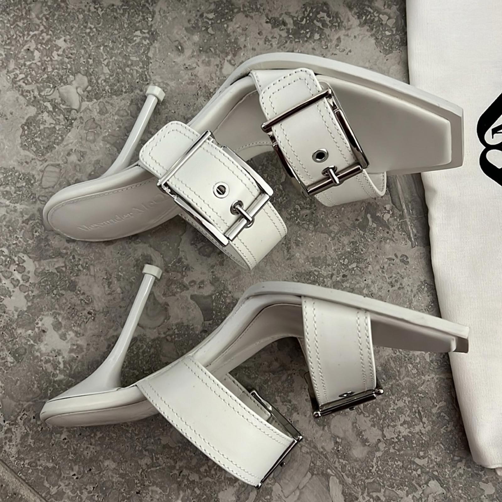Alexander McQueen New Ivory/ Silver Size 37C New in Box Retail $1,090