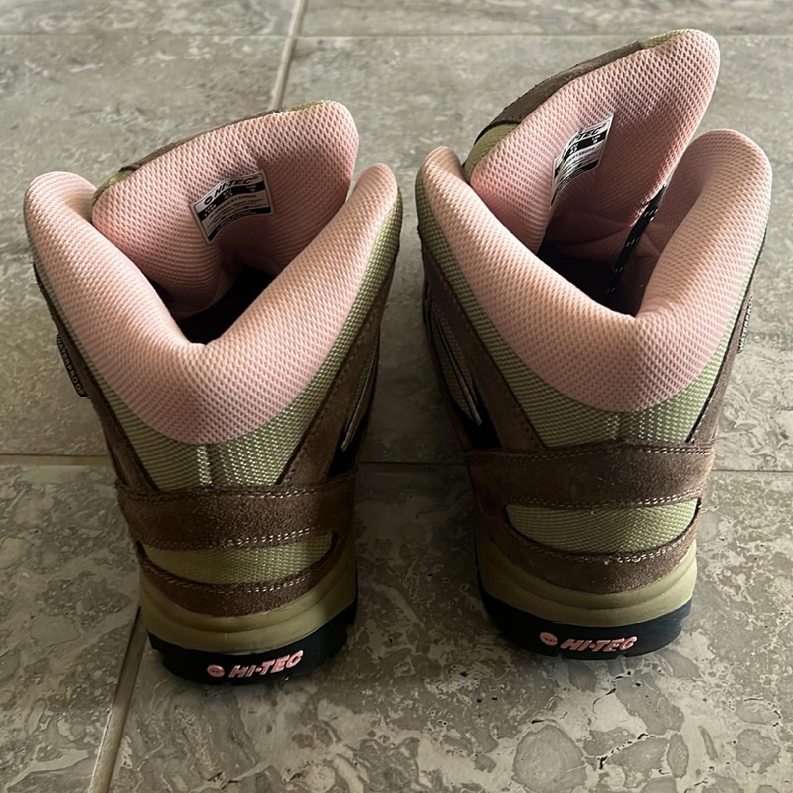 Hi-Tec Mesa Waterproof Hiking Boots in Taupe/Pink, Size 11, EXCELLENT!