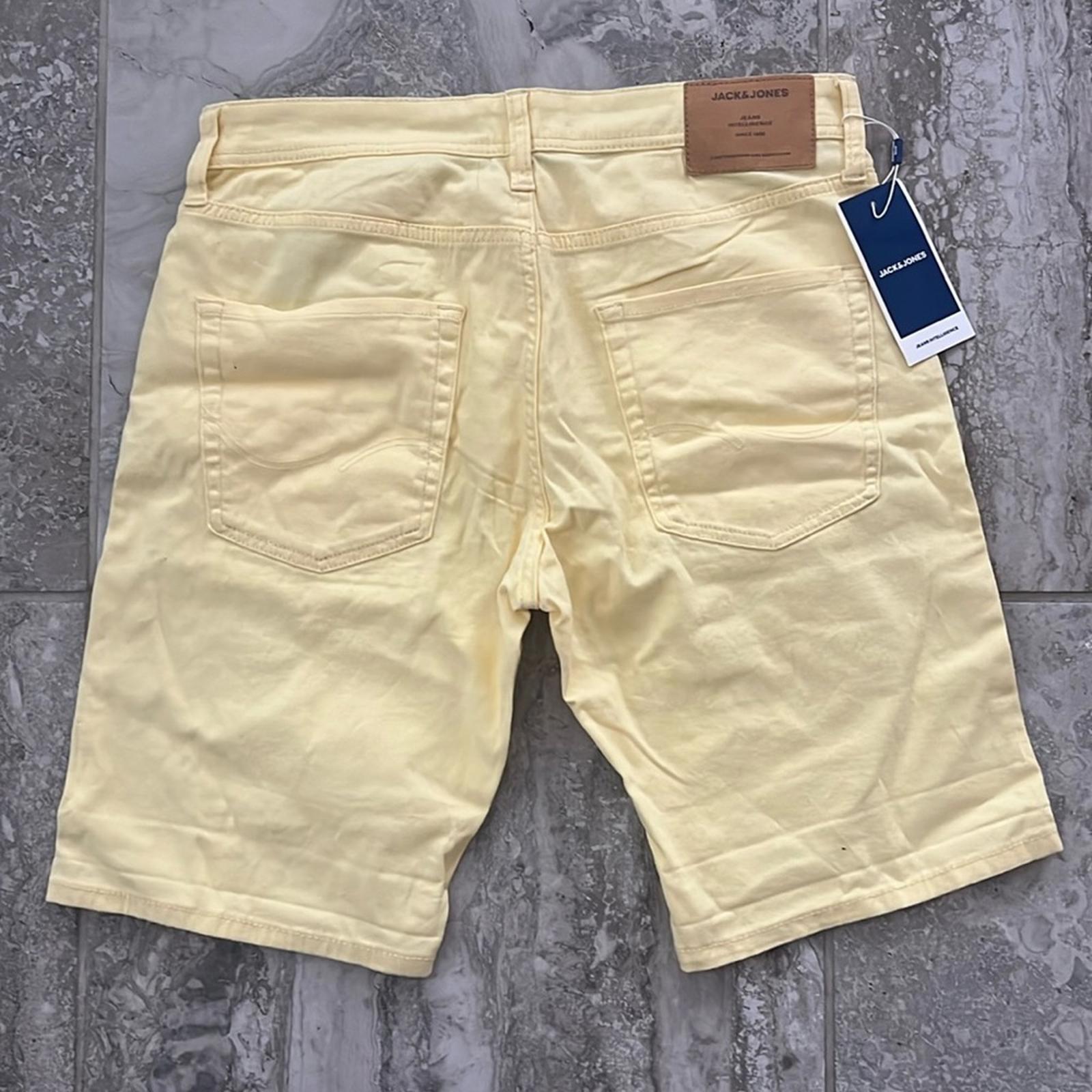 NWT Jack & Jones Men's Yellow Bowie Stretch Chino Shorts Size M New w/Tag $60