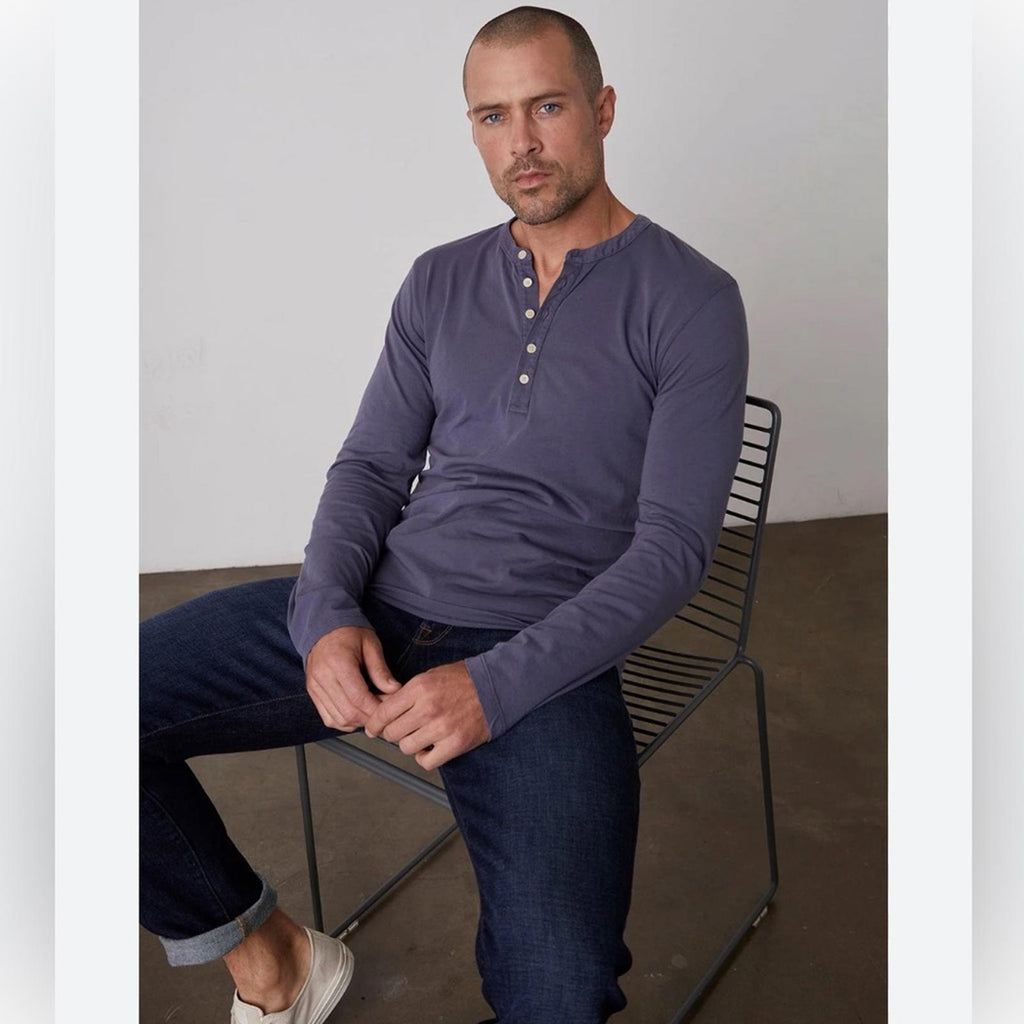 NWT Velvet by Graham & Spencer Alvaro Henley Size M New w/Tag $108 (Sold Out)