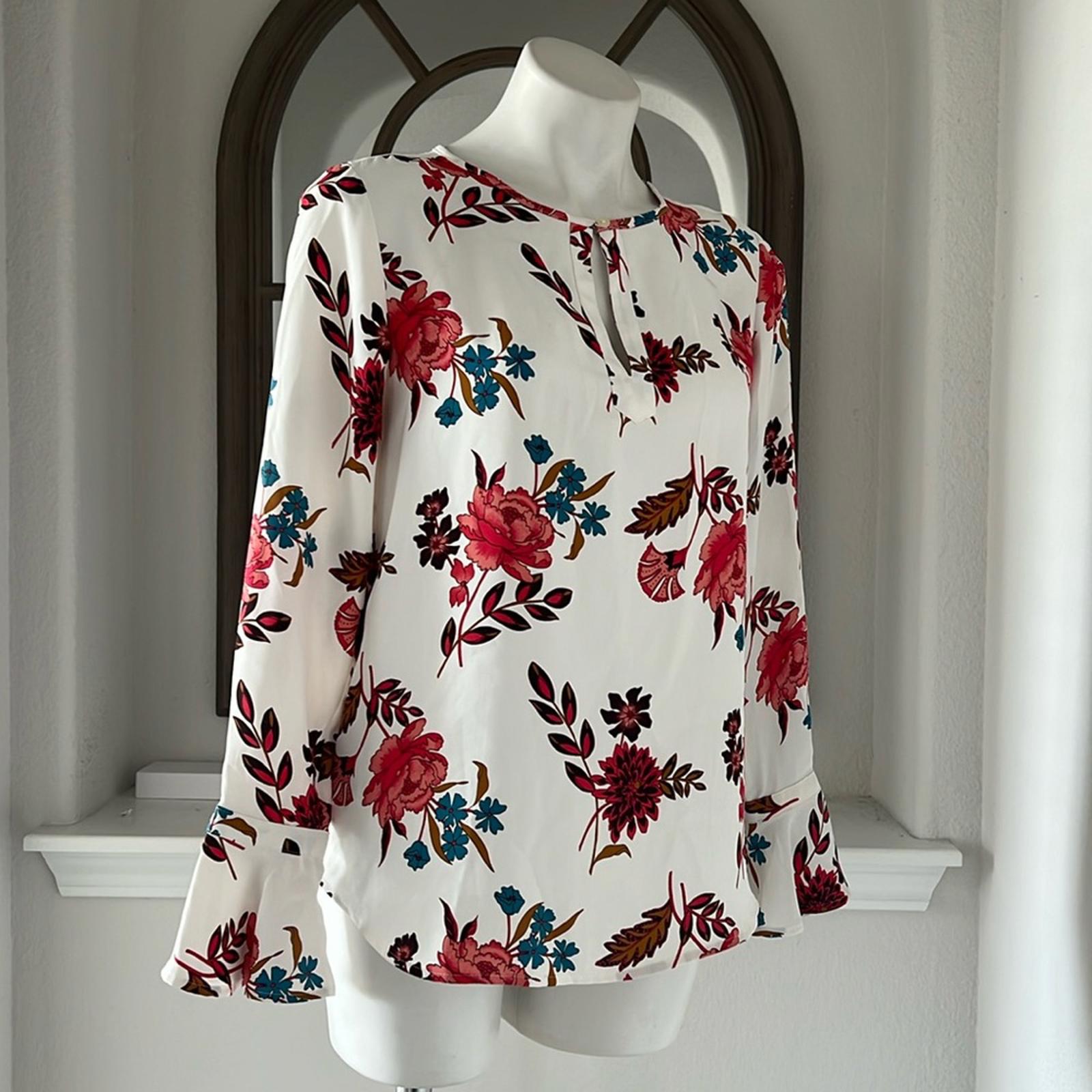 NEW Ann Taylor LOFT White Floral Print Blouse, Keyhole Bell Sleeve Size XS NWOT
