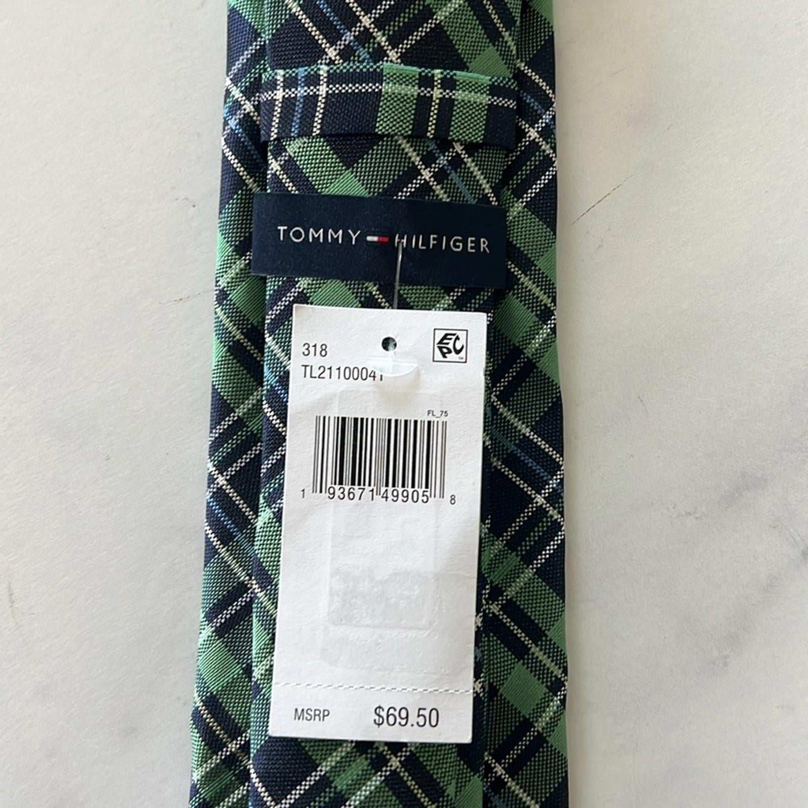Tommy Hilfiger Men’s Classic Plaid Tartan Silk Tie in Green/Navy, One Size, NWT