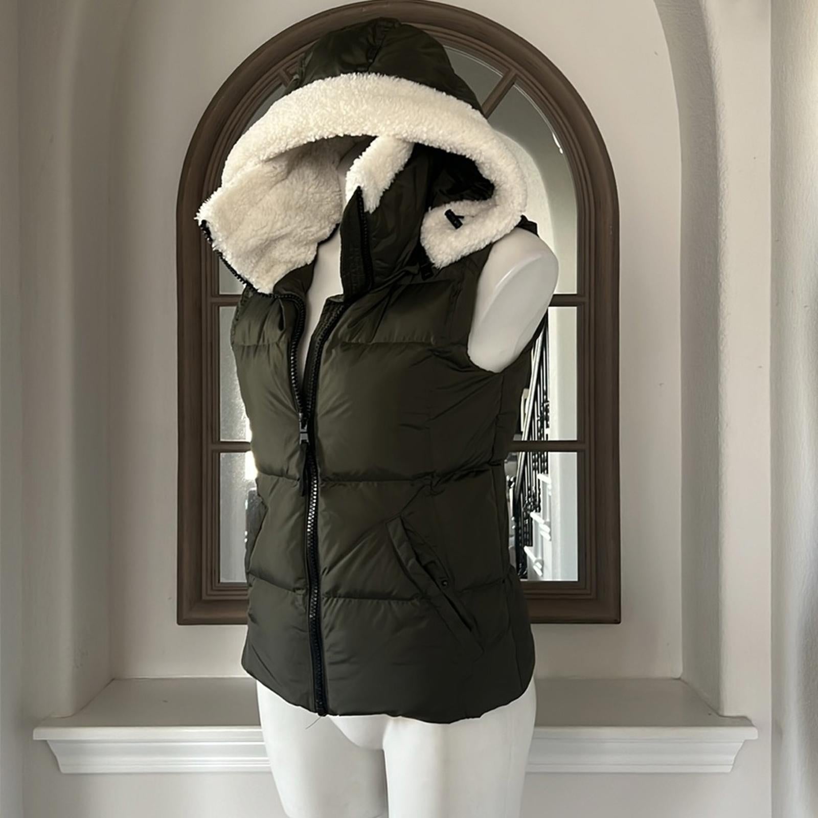 AQUA Annie Hooded Puffer Vest in Military/White Size S New w/Tag