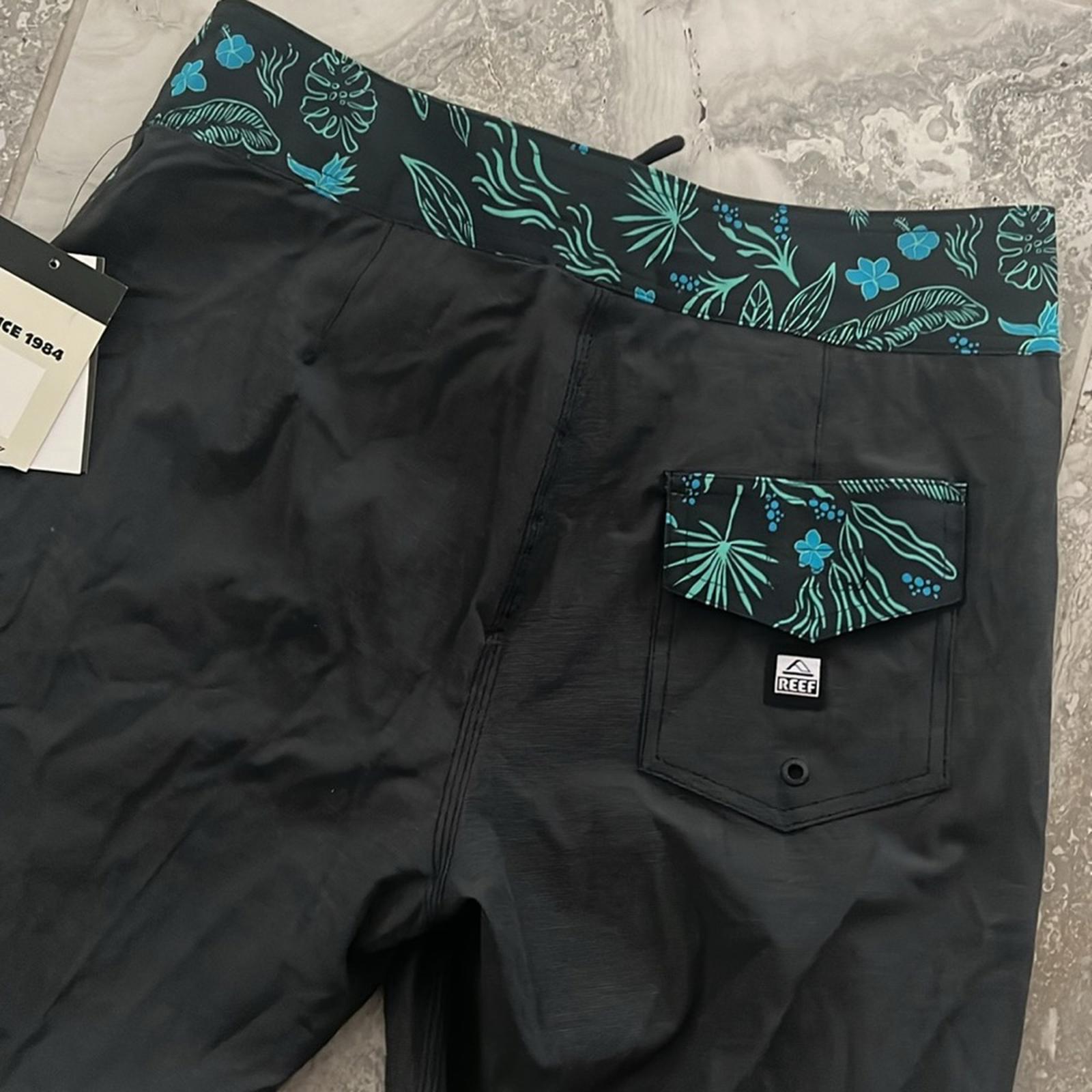 NWT REEF Men's Stryker Board Shorts, Size 29 New w/Tag Retail $55