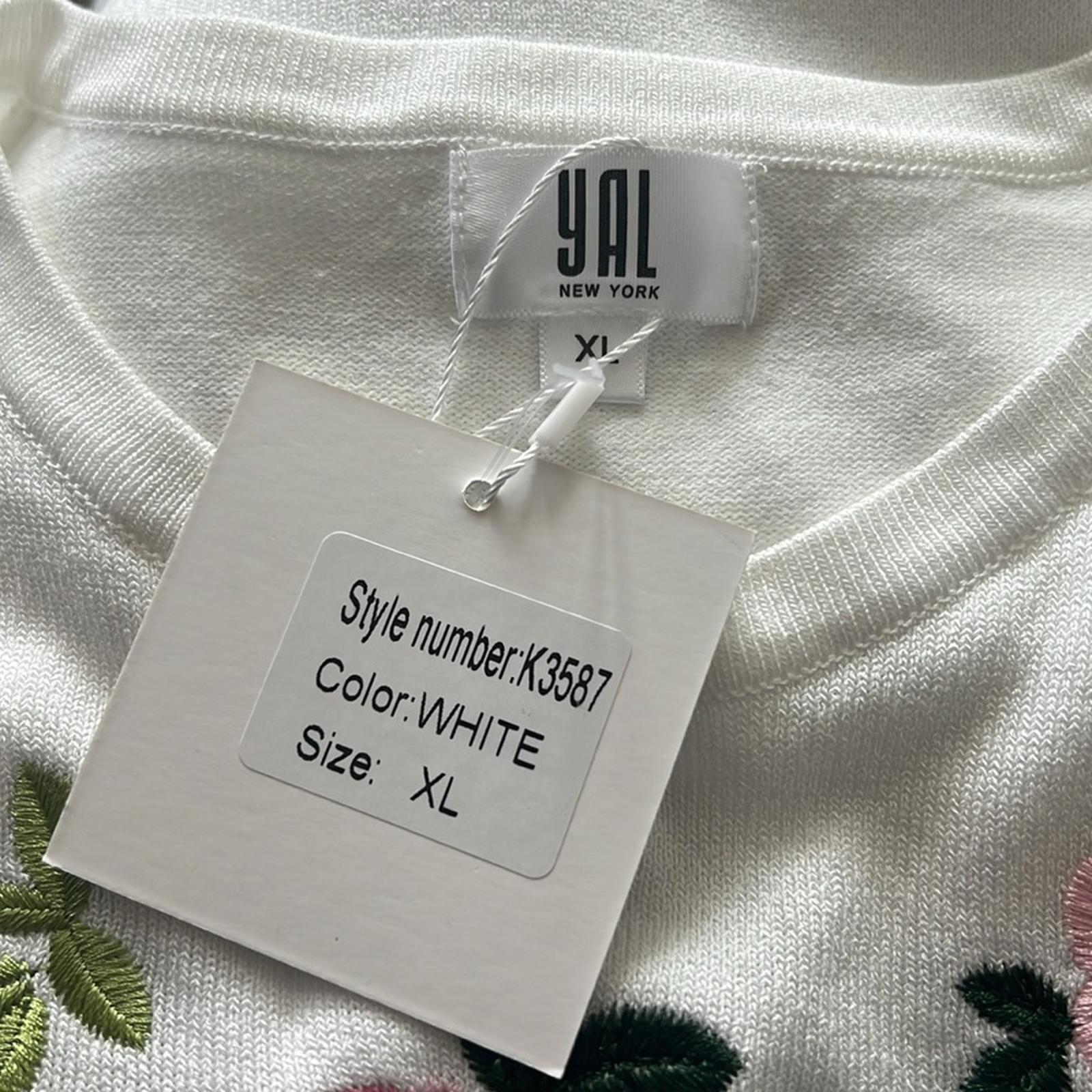 YAL New York Petal Soft White Embroidered Crewneck Sweater, Size XL New w/Tag