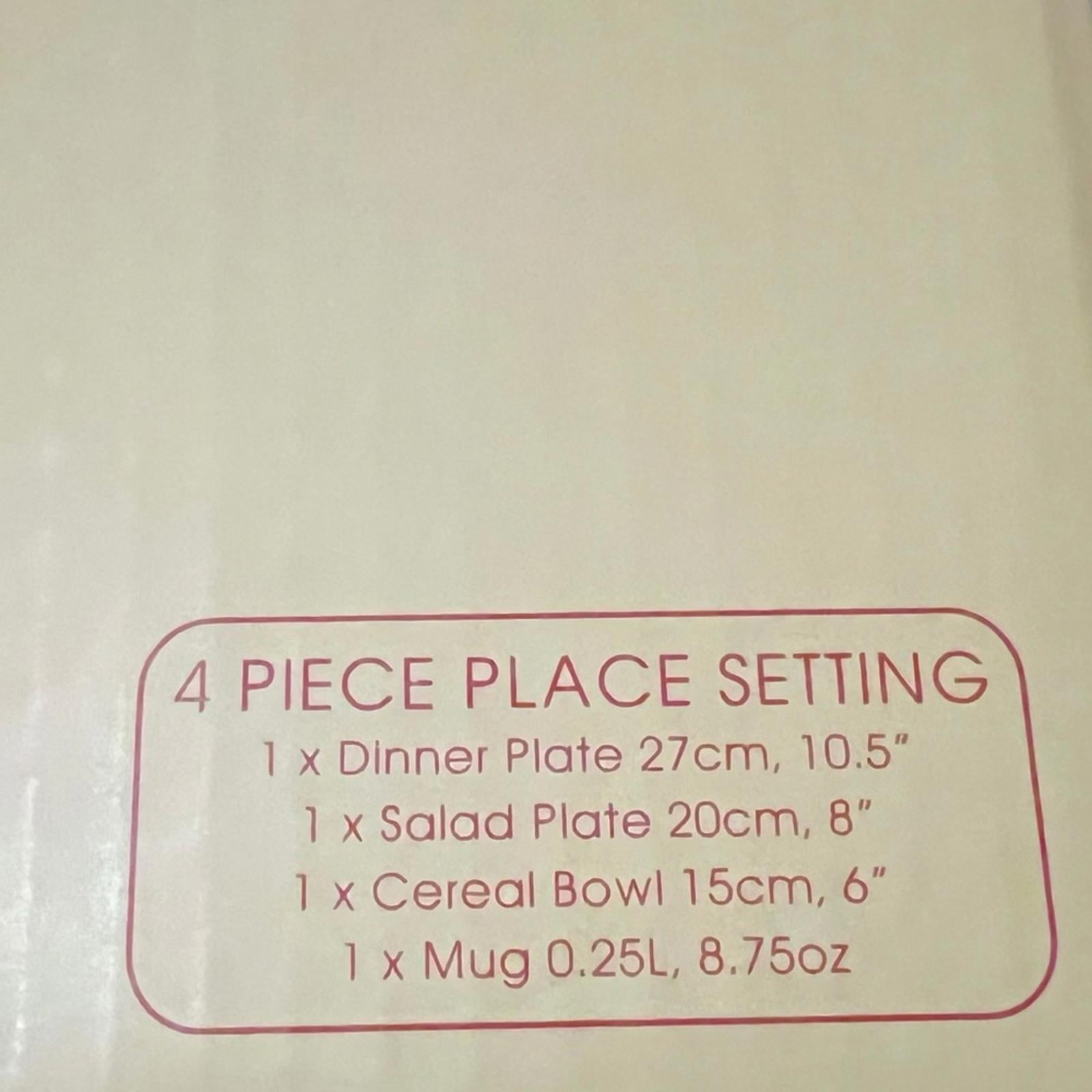 Spode Christmas Tree Dinnerware 4-Piece Plate Setting NEW in Box