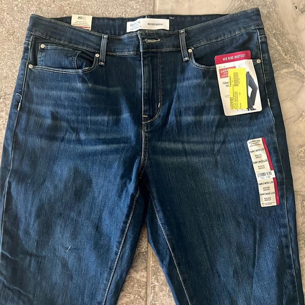 NWT Signature Levi Strauss Mid Rise Bootcut Jeans, Size 16 W33 L32 New w/Tag