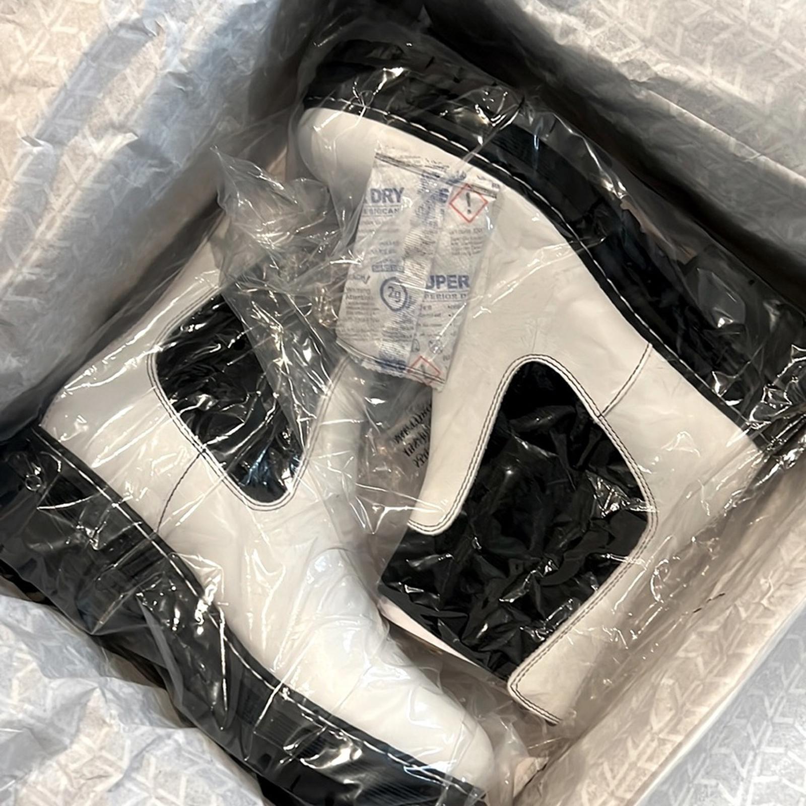 Marc Fisher Patrick Chelsea Lugsole Boots, White Size 8.5 New in Box Retail $199