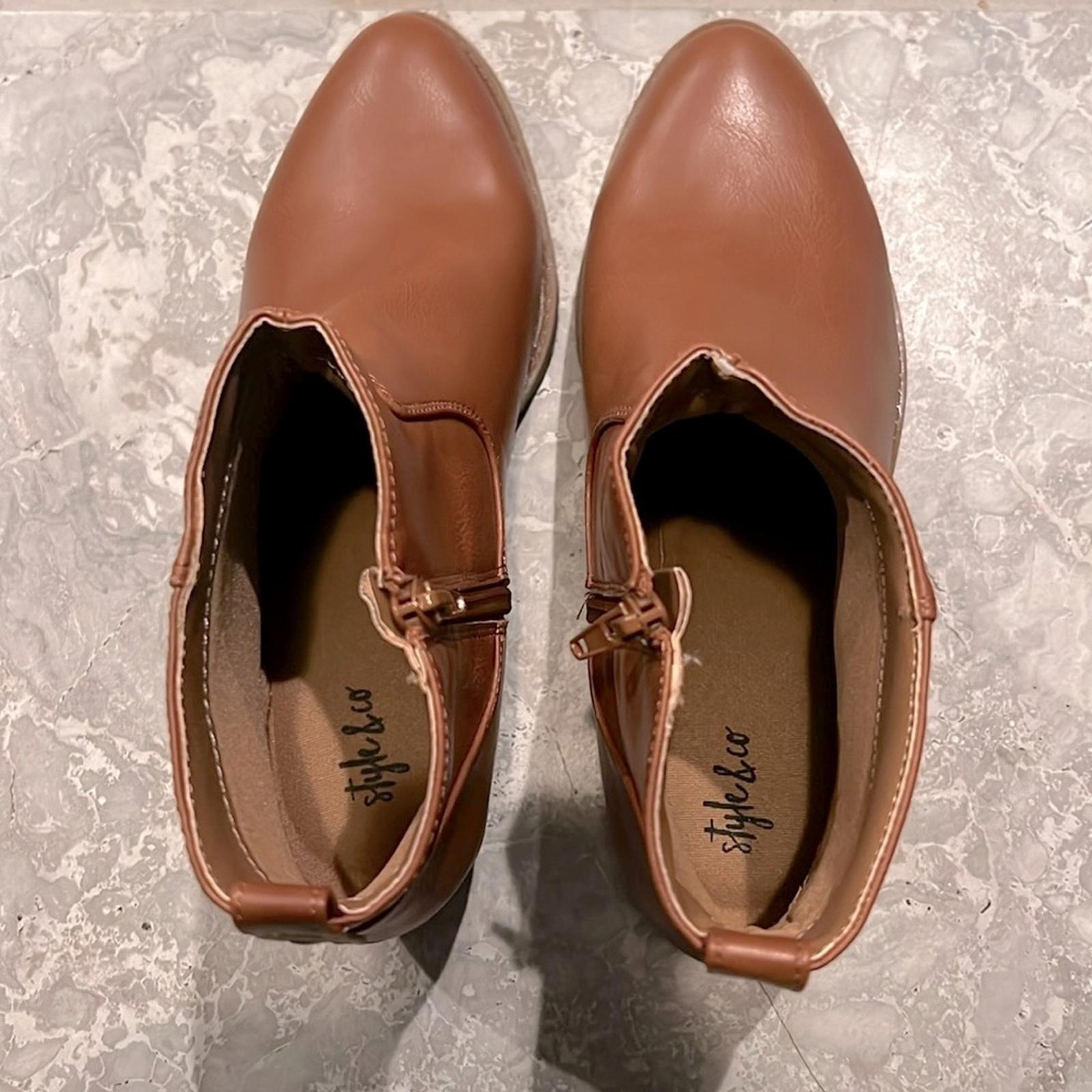Style & Co. Memphyss Faux Leather Side Zip Ankle Boots Shoes, Cognac Size 9 NEW