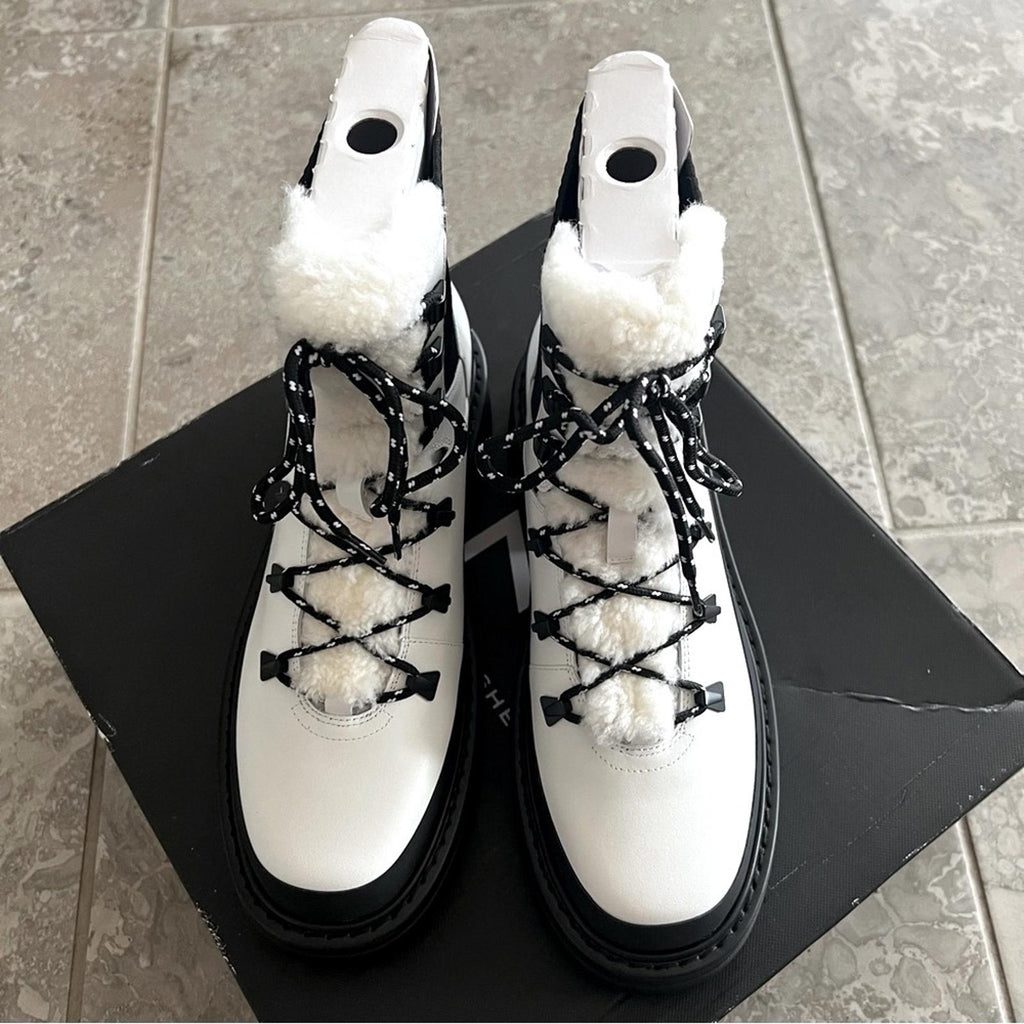 Marc Fisher LTD Izuma Lugsole Boots in White/Black, Size 9, New in Box