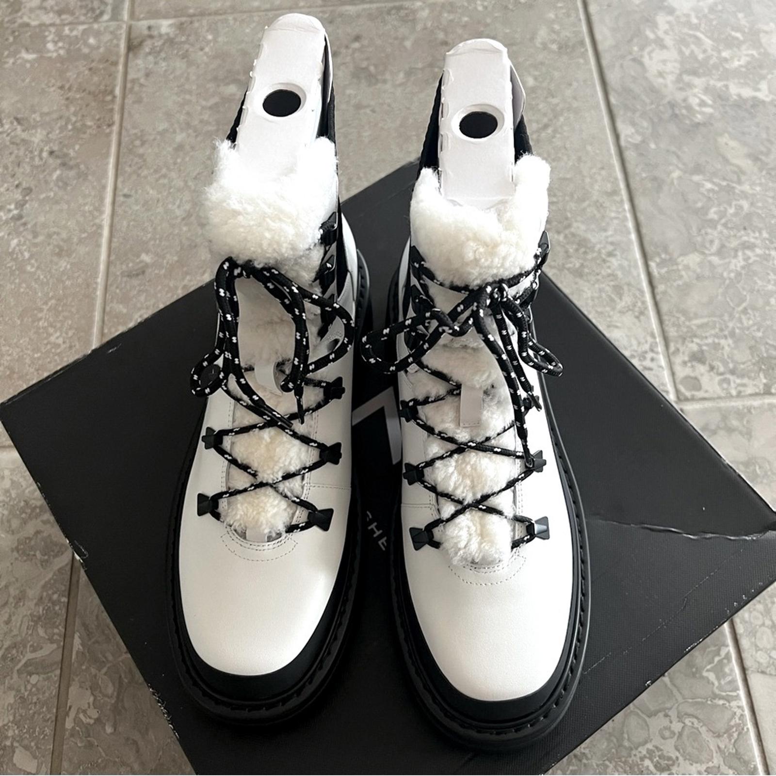 Marc Fisher LTD Izuma Lugsole Boots in White/Black, Size 9, New in Box