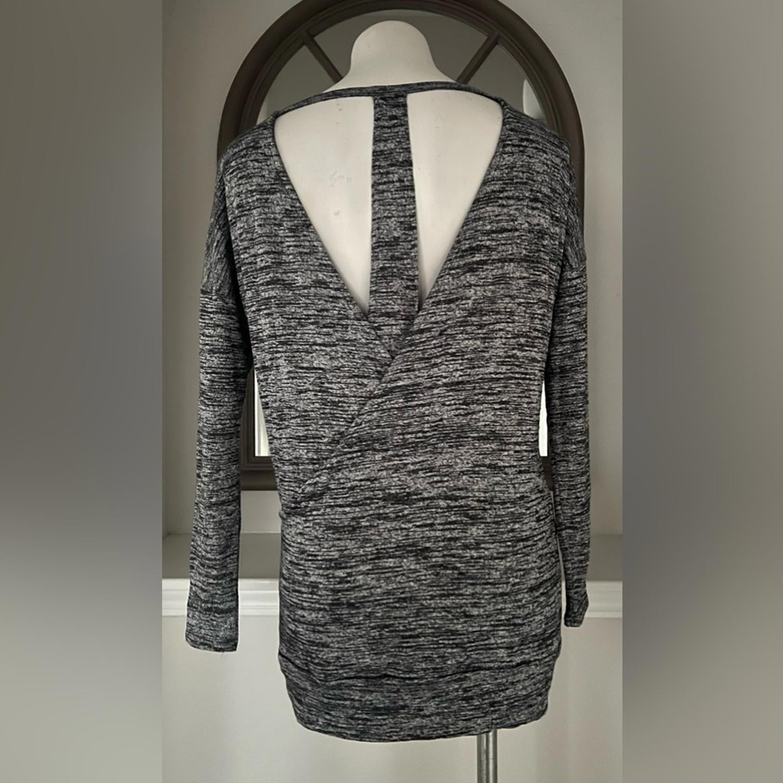 Athleta Open Back Cut-Out Posed Layered Pullover, Grey Heather Size S EXCELLENT!