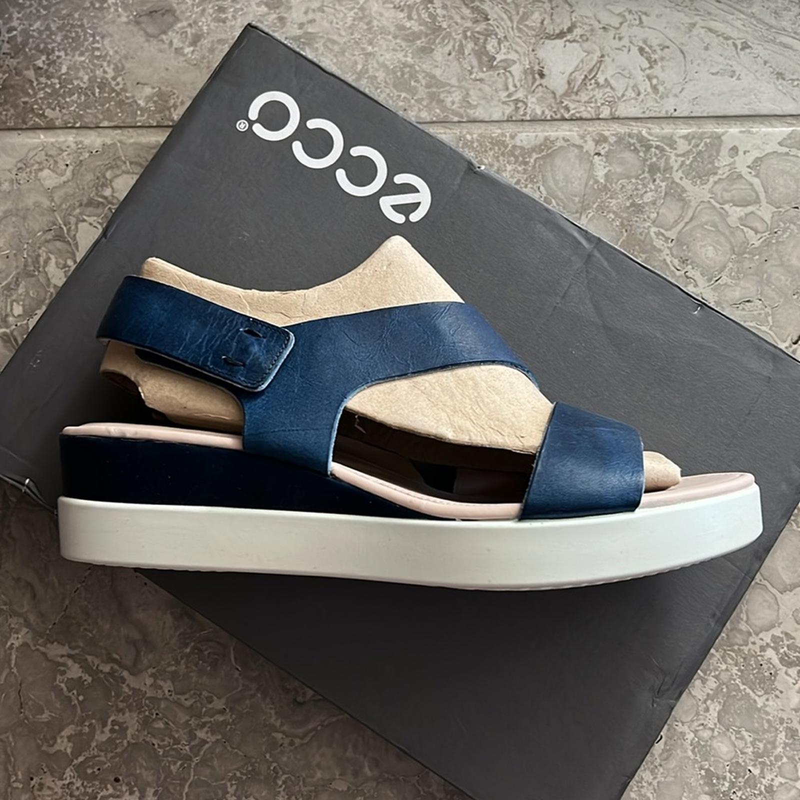 ECCO Touch Sandal Indigo Leather, Size EU 41 | US 10-10.5 New in Box Retail $150