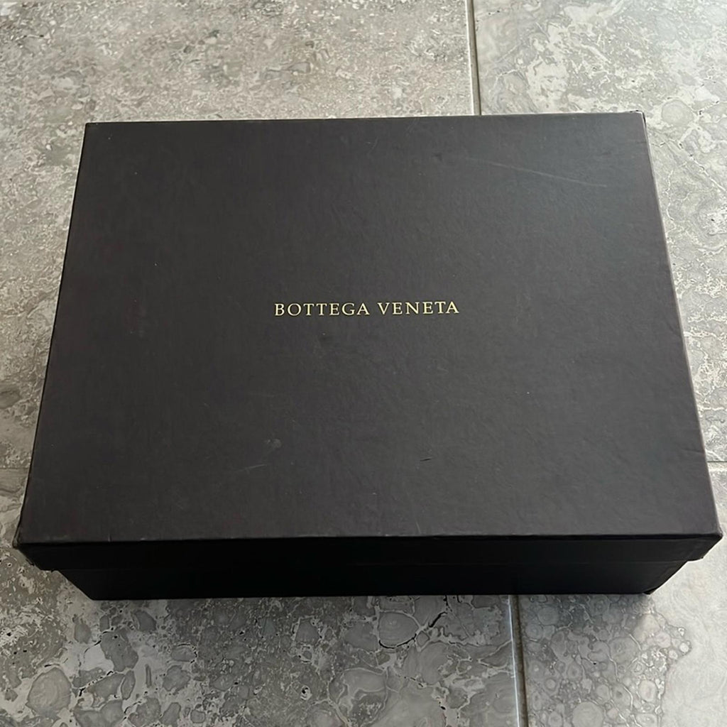 Bottega Veneta Lace-Up Ankle Boots in Red Suede, Size EU40 NEW in Box w/DustBags