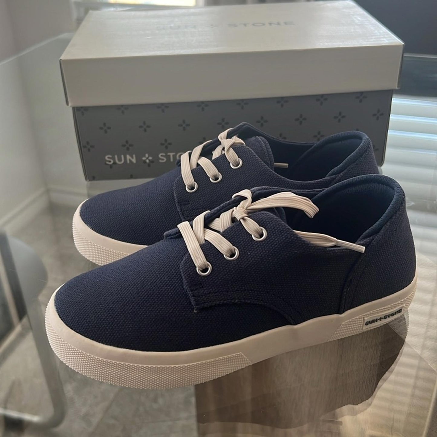 Sun + Stone Men's Kiva Lace Up Core Sneakers in Navy Blue Size 1 New in Box