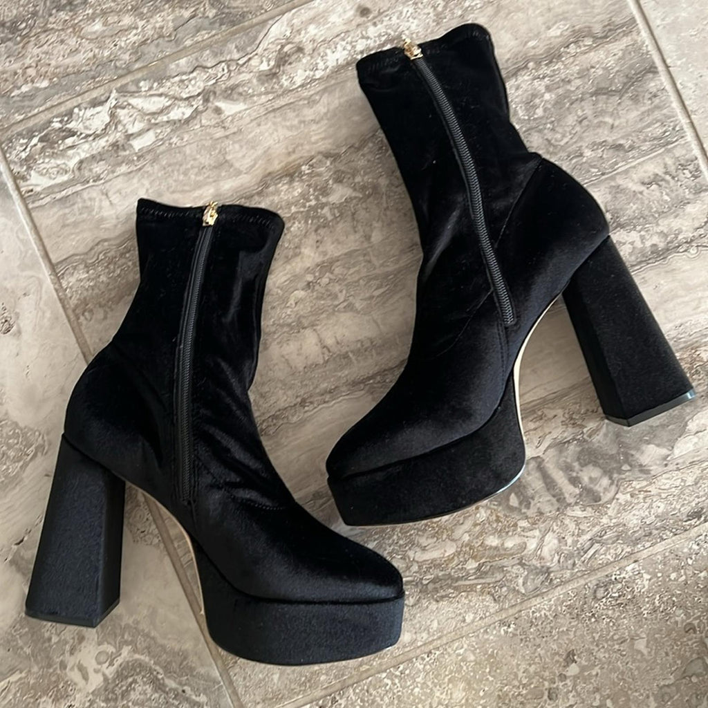 LARROUDÉ Dolly Boots Stretch Velvet in Black, Size 8 NEW in Box +2 Dust Bags