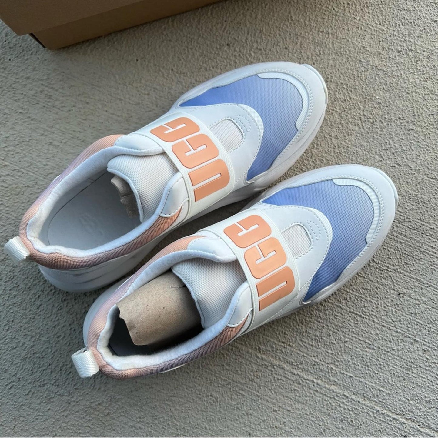 UGG Women's LA Flex Sneaker, Scallop Gradient Size 8, Comes in Original Box