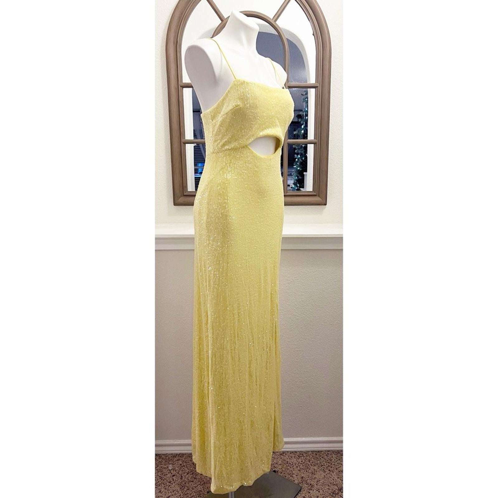 Bloomingdale’s Aqua Cutout Waist Sequin Column Gown in Yellow, Size 8 NEW $308
