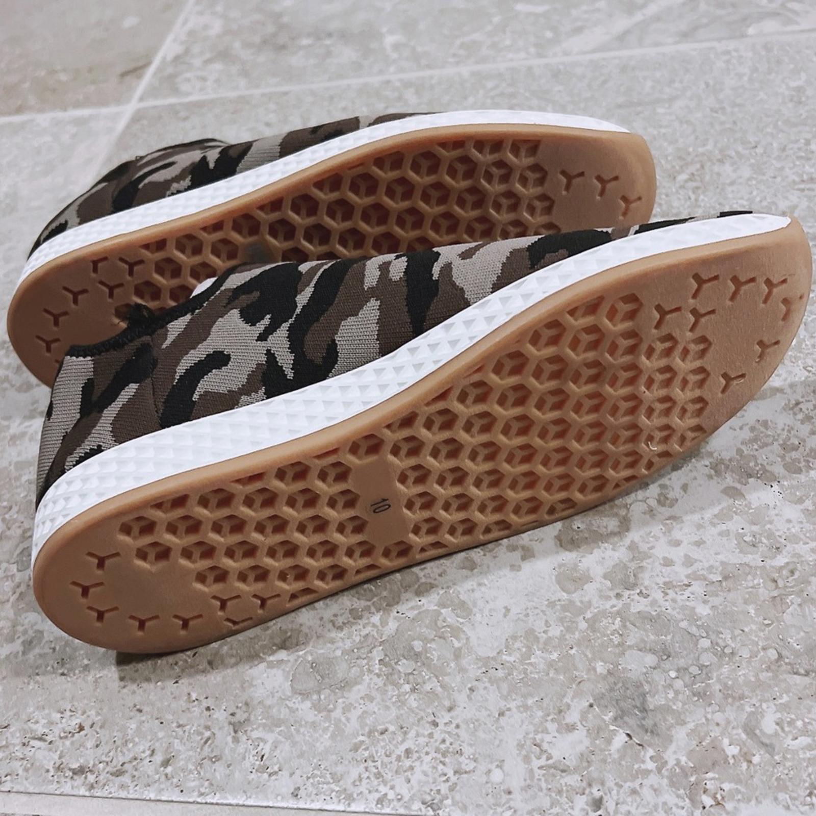 NEW J/Slides Urban Sports Sneakers in Tiger Knit, Size 10 New w/o Box