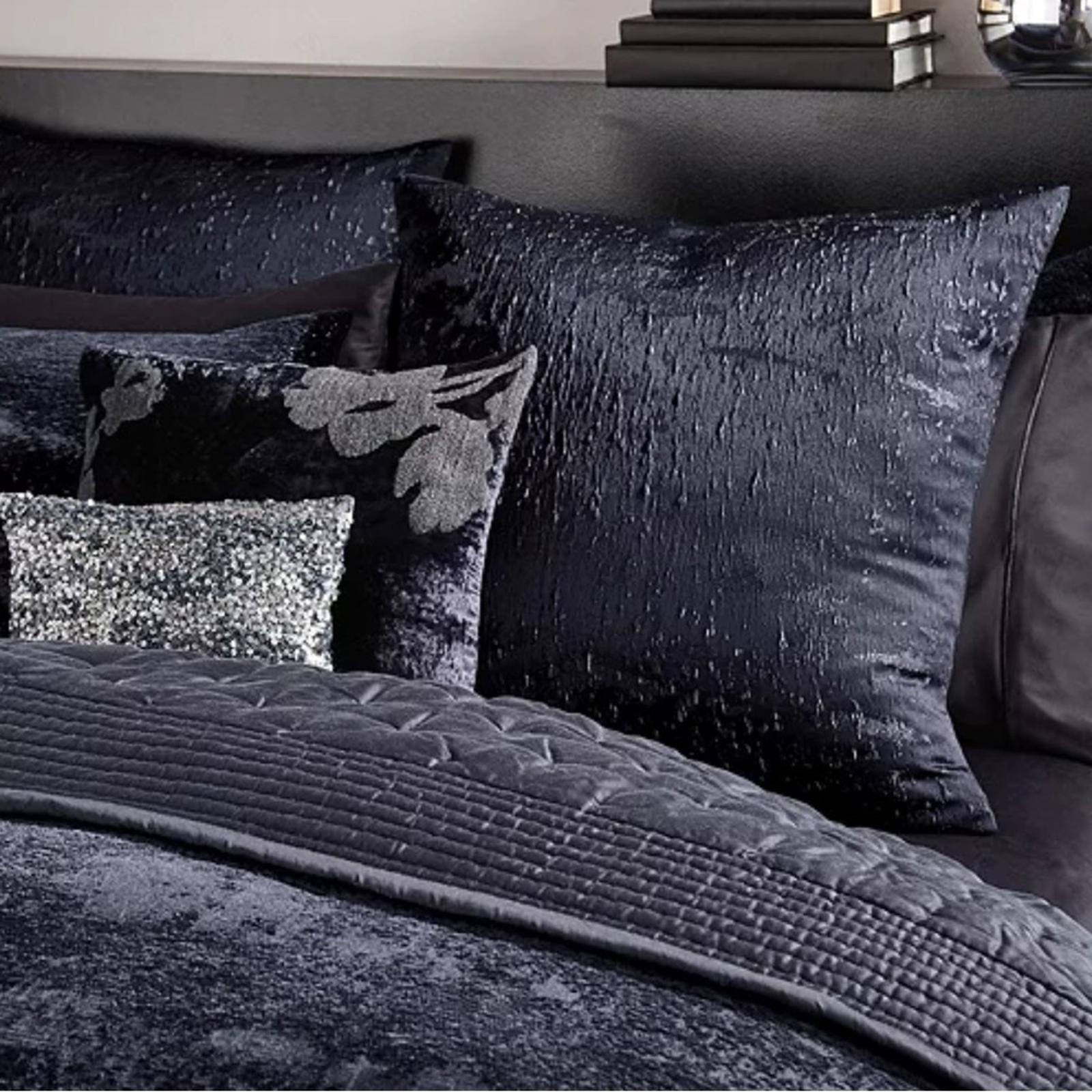Donna Karan Sapphire Collection Decorative Pillow, 18" x 18" NWT Retail $255