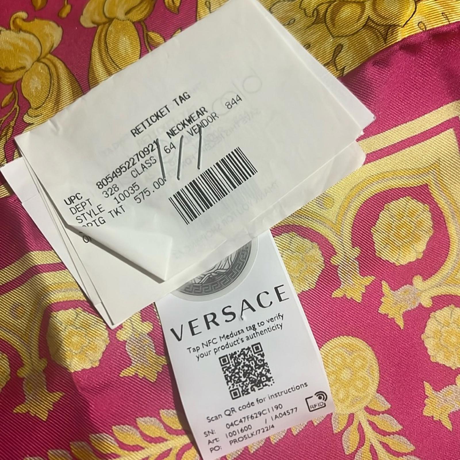 NEW Versace Barocco Print Silk Scarf Foulard, Pink/Gold  Size 36”x35” New $575