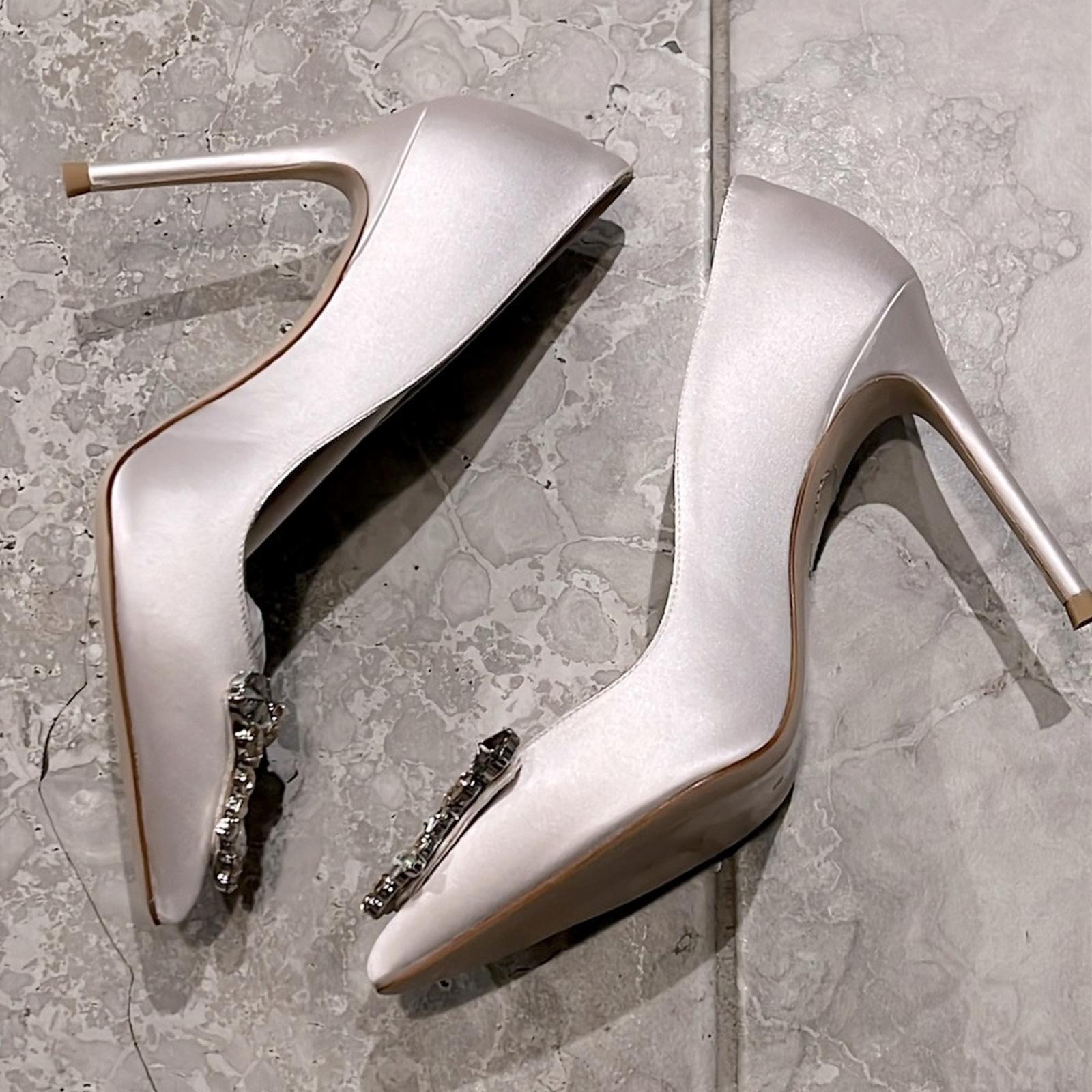Sophia Webster Margaux Embellished Pointed Toe Pumps in Ivory Satin, Size 38 NEW