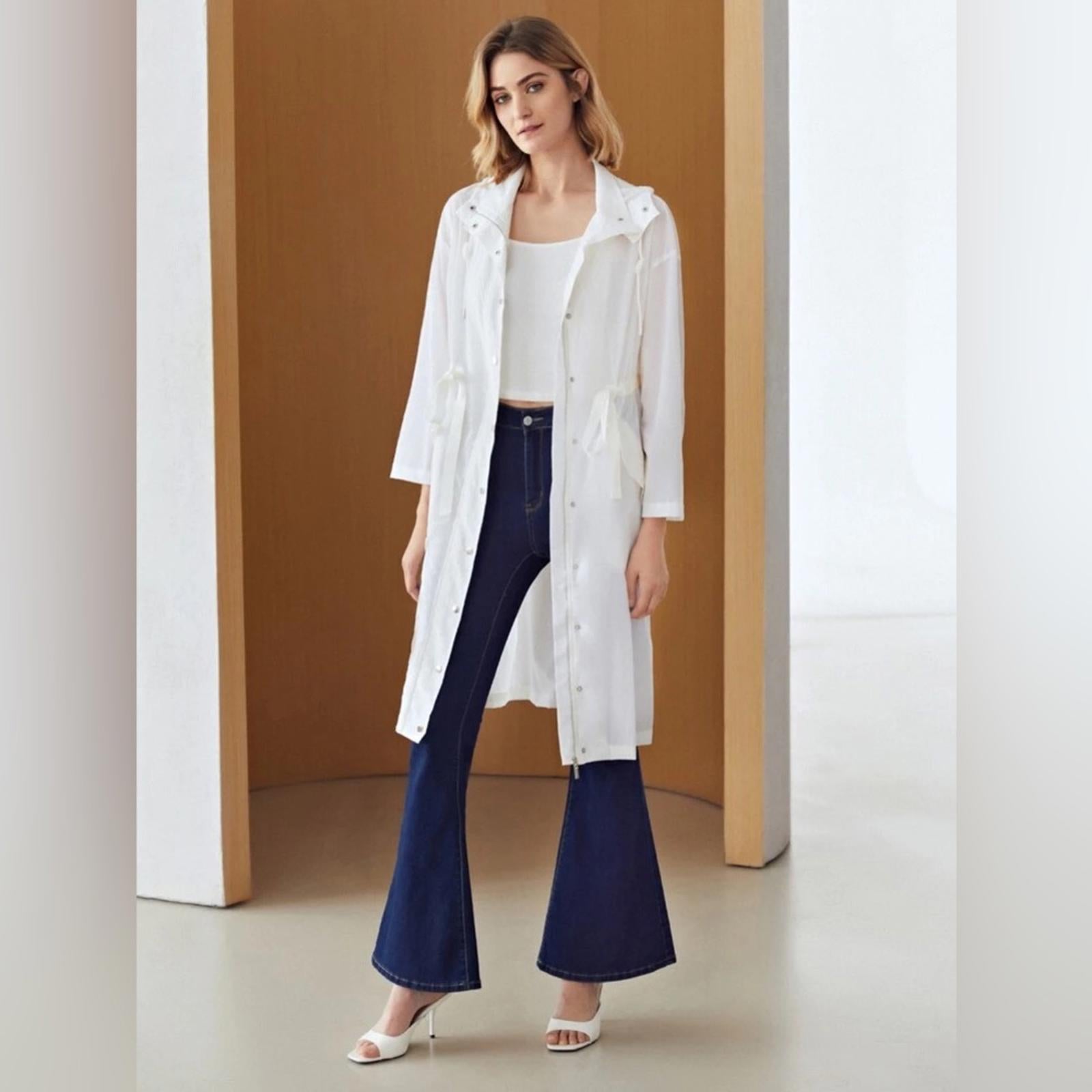 MOTF Lightweight Drawstring Trench Coat in White, Size L New in Packaging