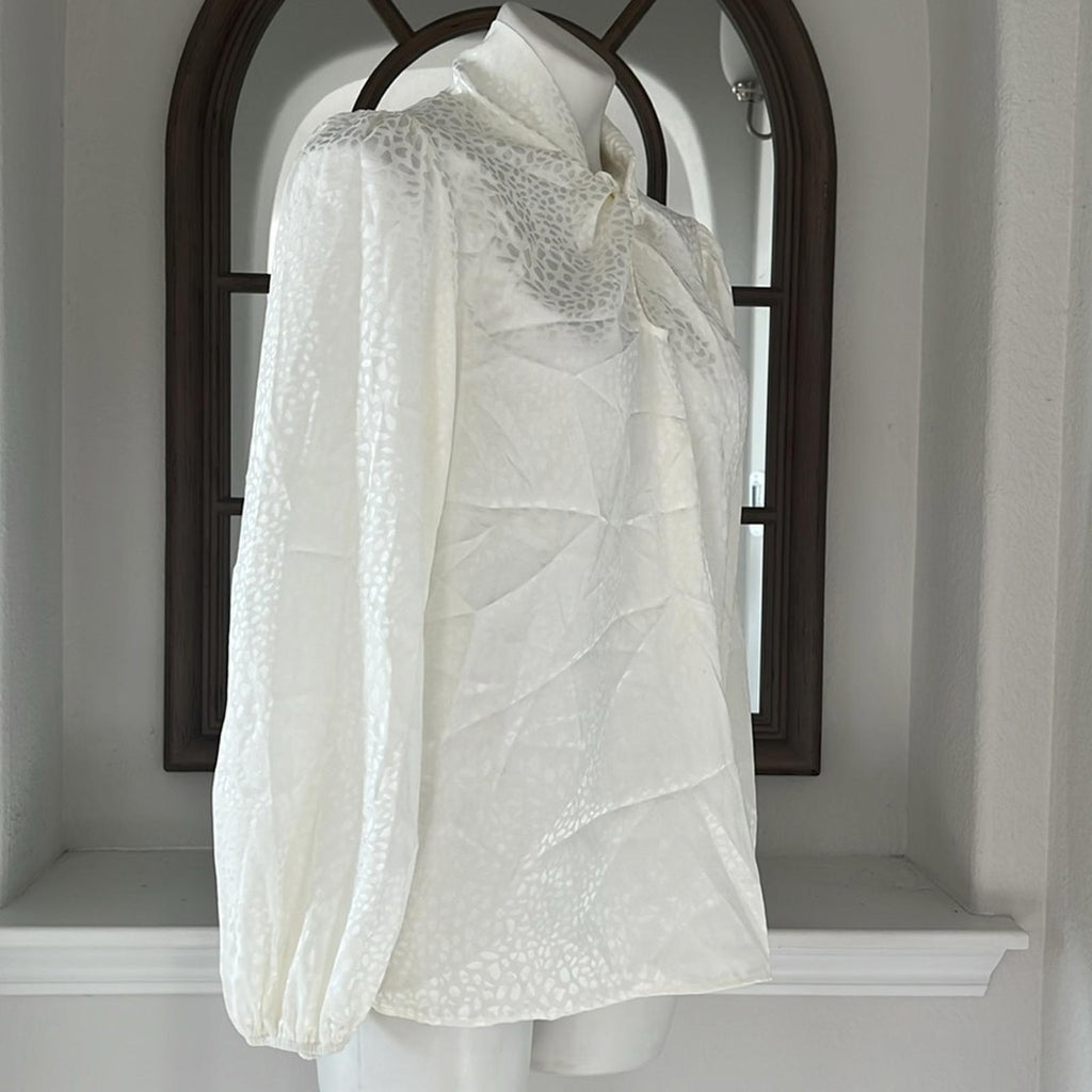 Status by Chenault Jacquard Twist Neck Blouse in Off White, Size L New w/Tag