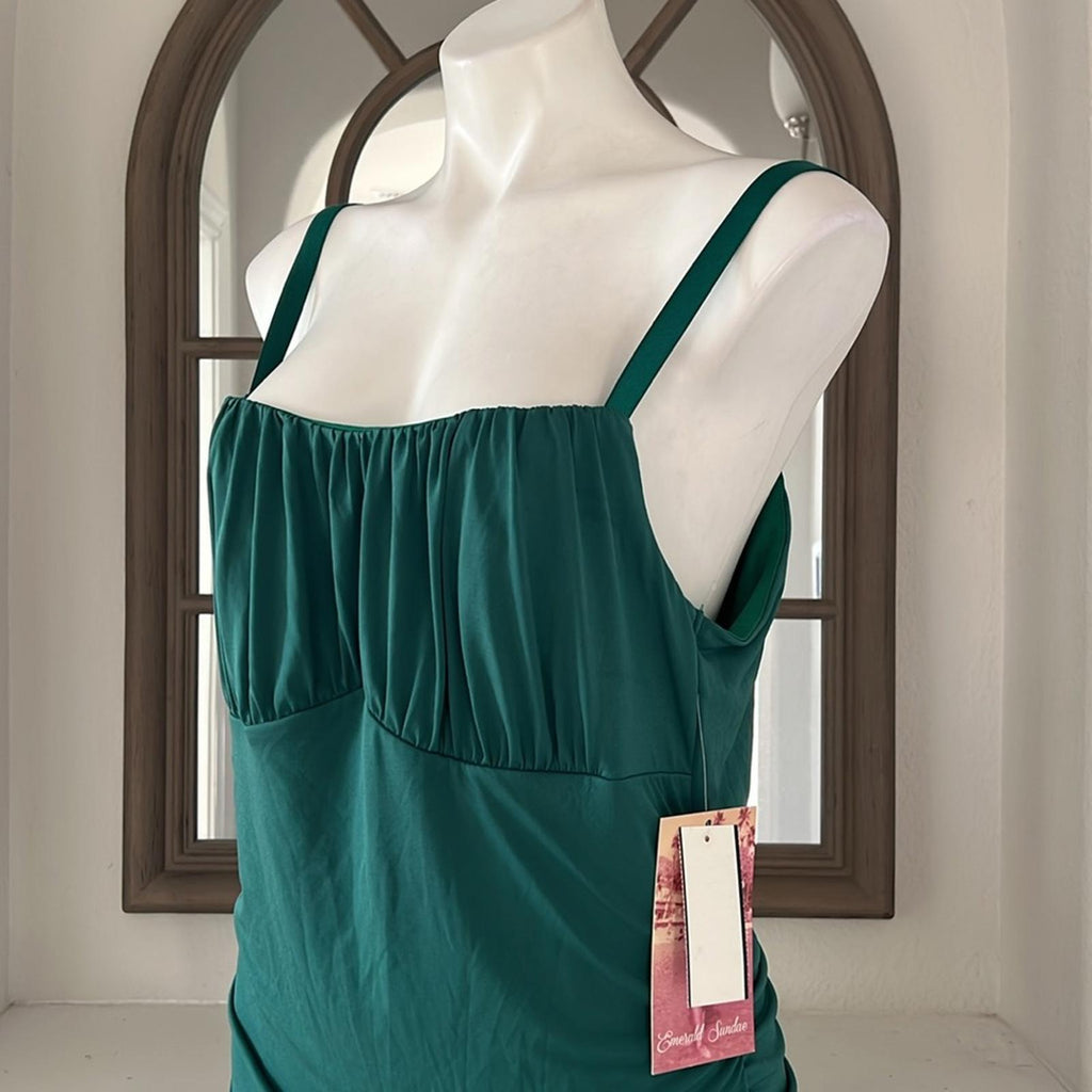 Emerald Sundae Plus Ruched Knee Bodycon Dress in Hunter Green, Size 18 NWT