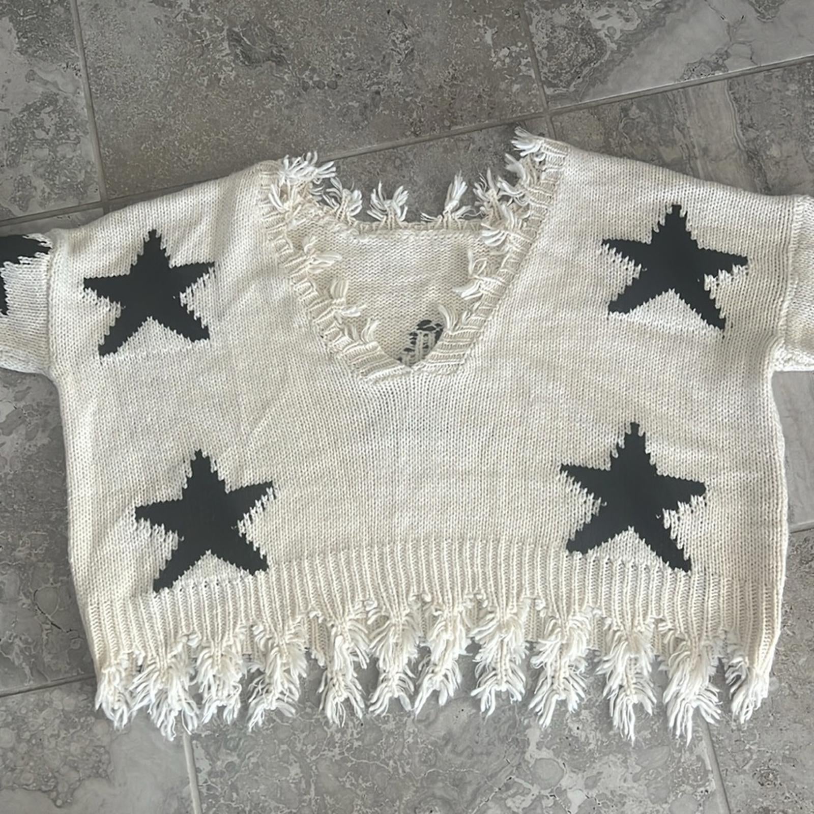 STORIA Oversized Distressed Star Sweater with V-Neck Back, Size S EXCELLENT!