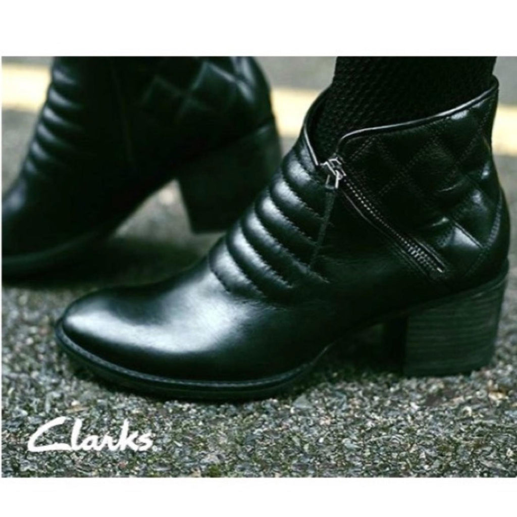 NEW Clarks Movie Retro Boots Dark Grey Leather, Size UK 6.5D, US 9M Retail $180