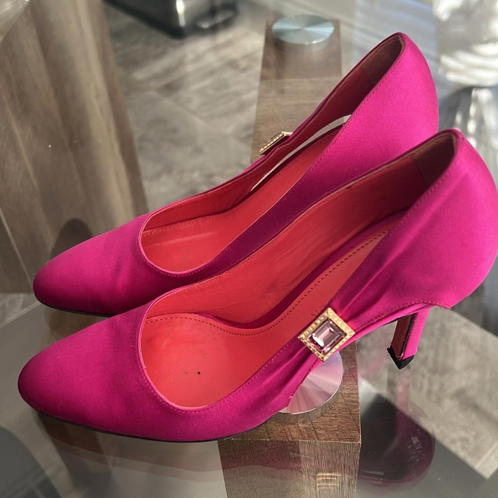 Judith Lieber Fuchsia Pumps Size 6 (Made in Italy) EXCELLENT!