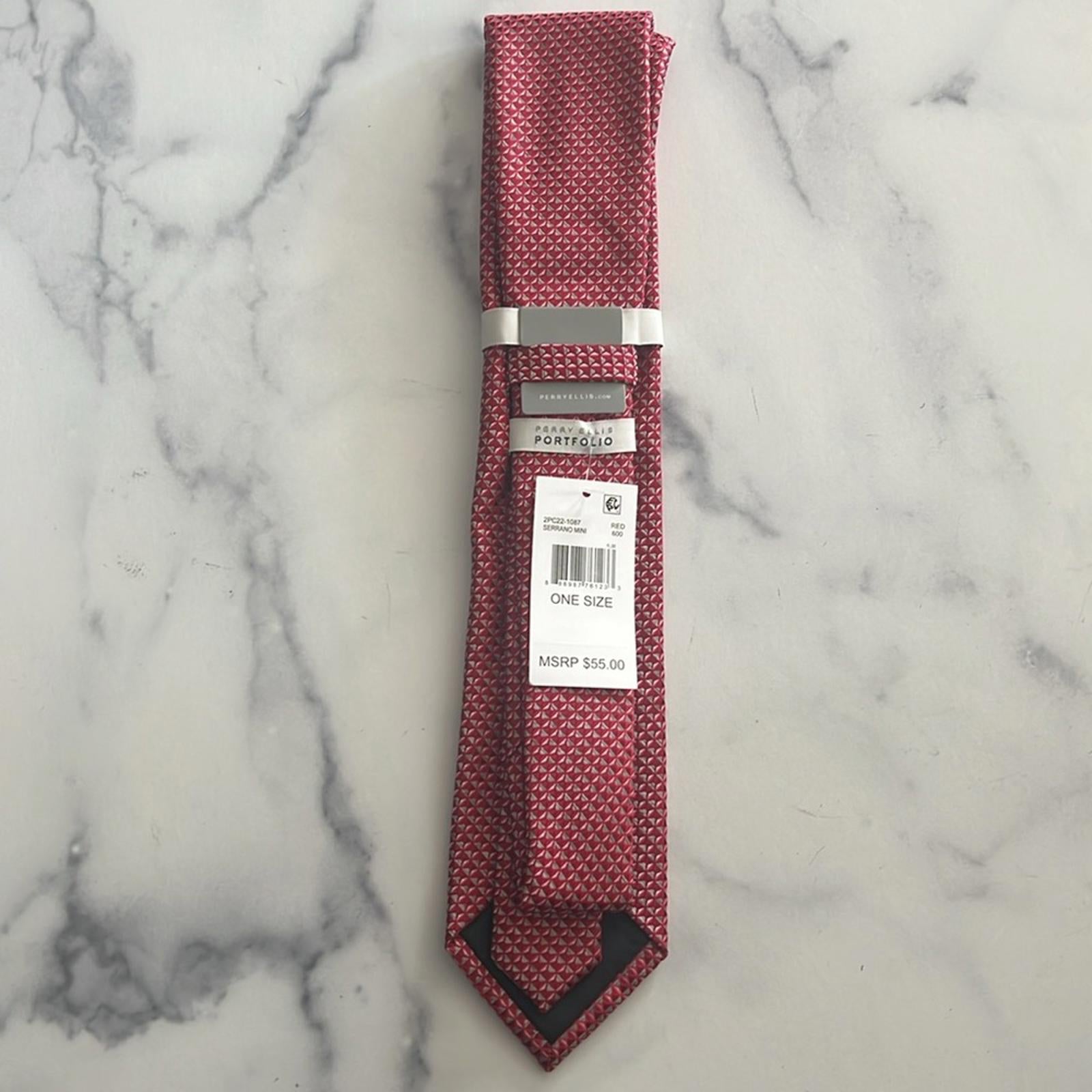 Perry Ellis Men's Serrano Mini Neat Tie in Red, One Size New w/Tag $55