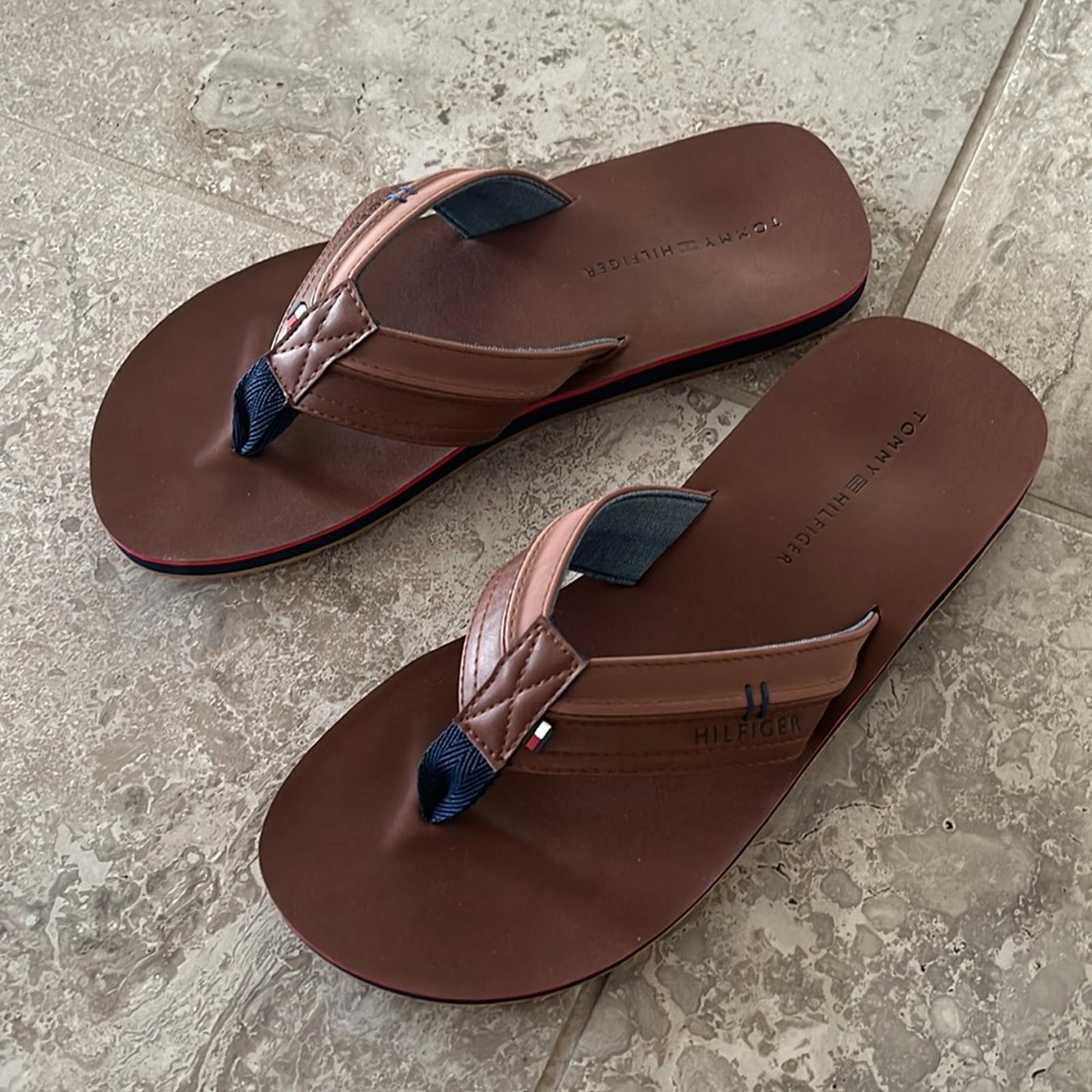 Tommy Hilfiger Drolo Medium Brown Flip Flop Sandals, Size 10 New in Box