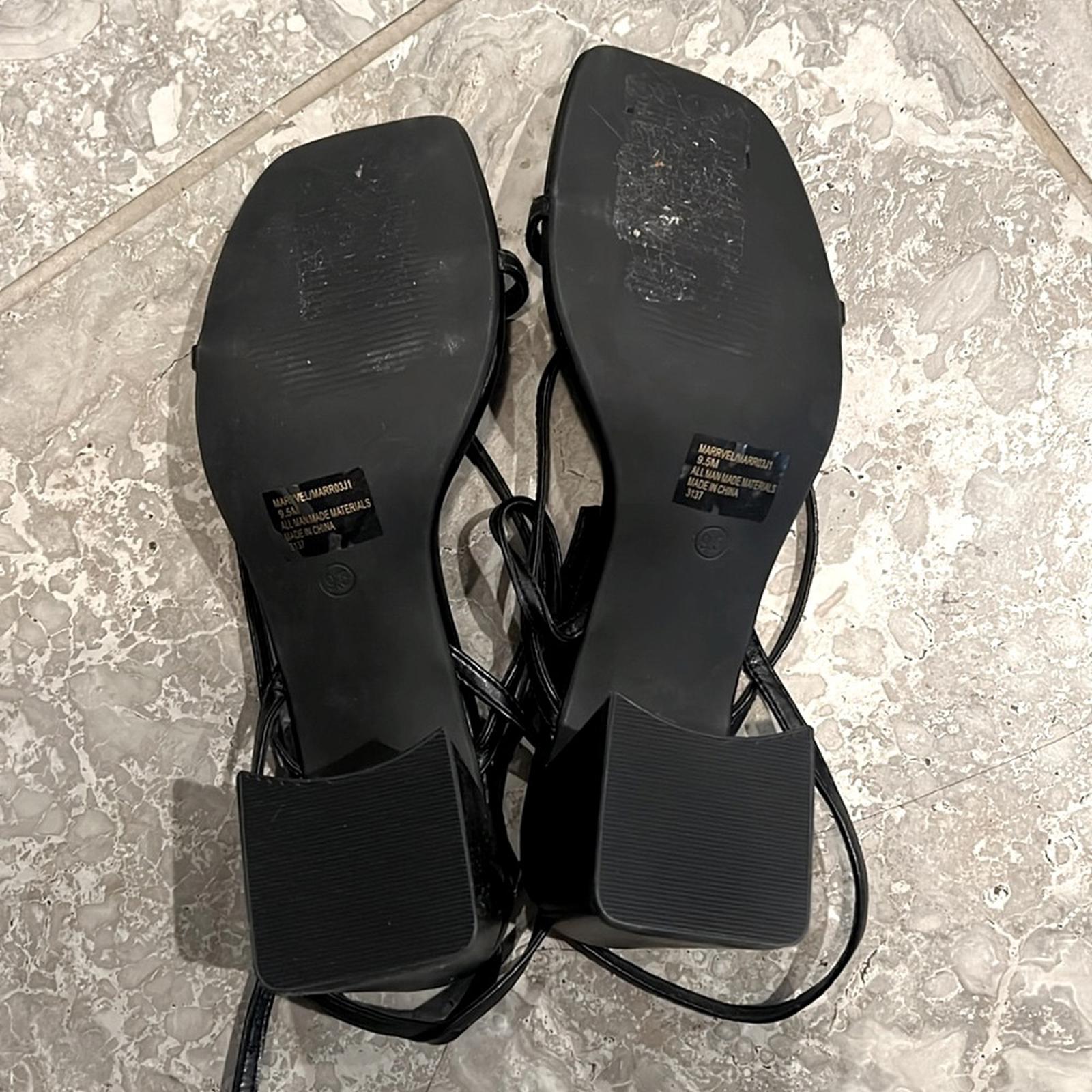 Madden Girl Marrvel Faux Leather Thong Block Heel Sandals, Size 9.5 NEW