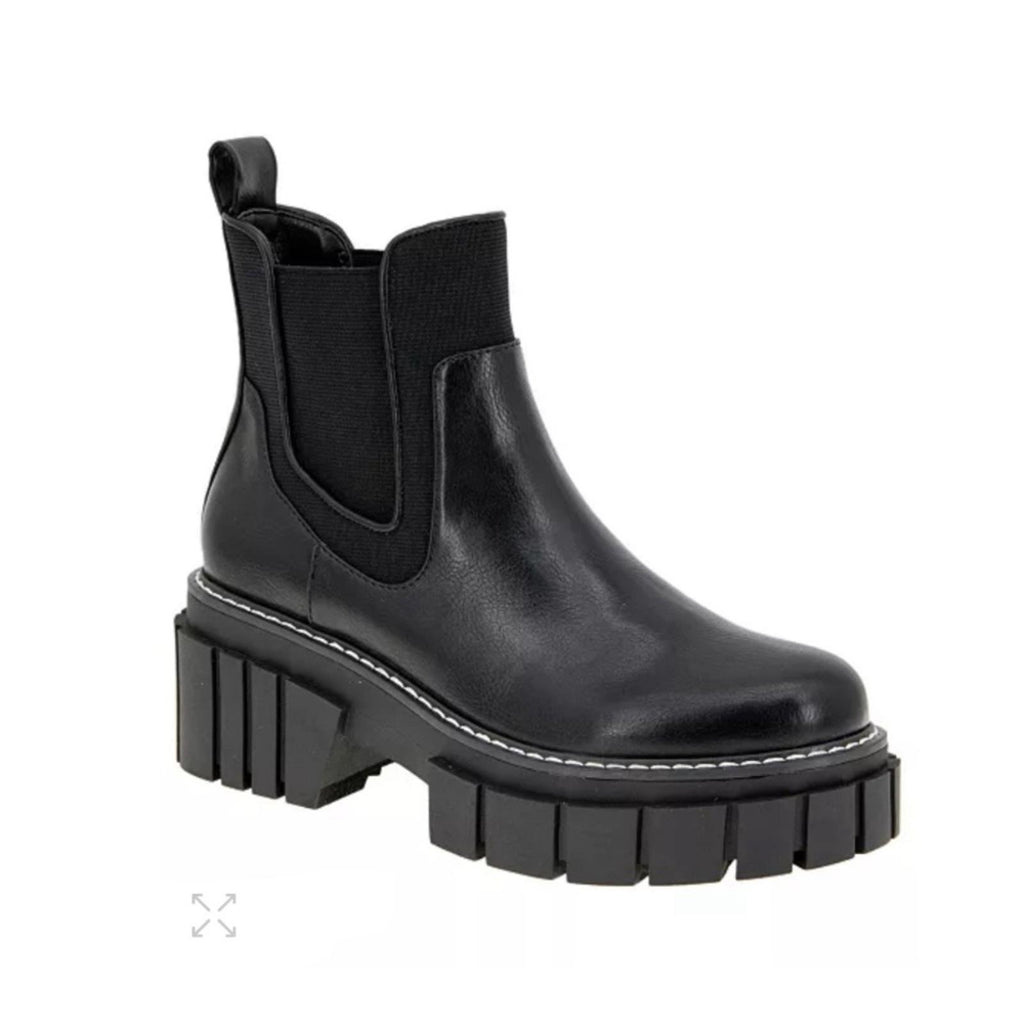 NEW BCBG Women's Ulysa Lug Sole Chelsea Booties, Size 5.5M / 35.5M New w/o Box $