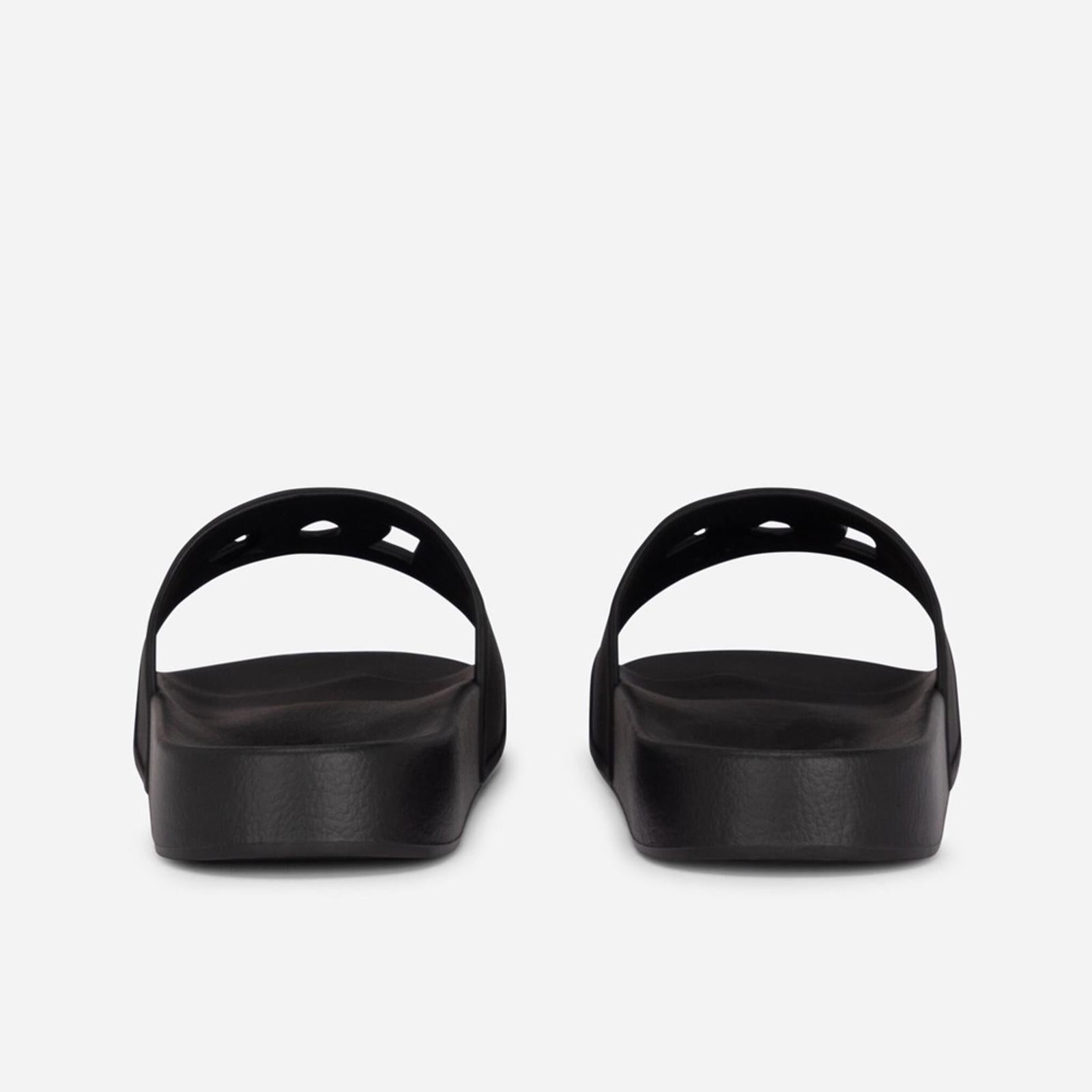 Dolce & Gabbana Rubber beachwear sliders with DG logo Size 35, New in Box