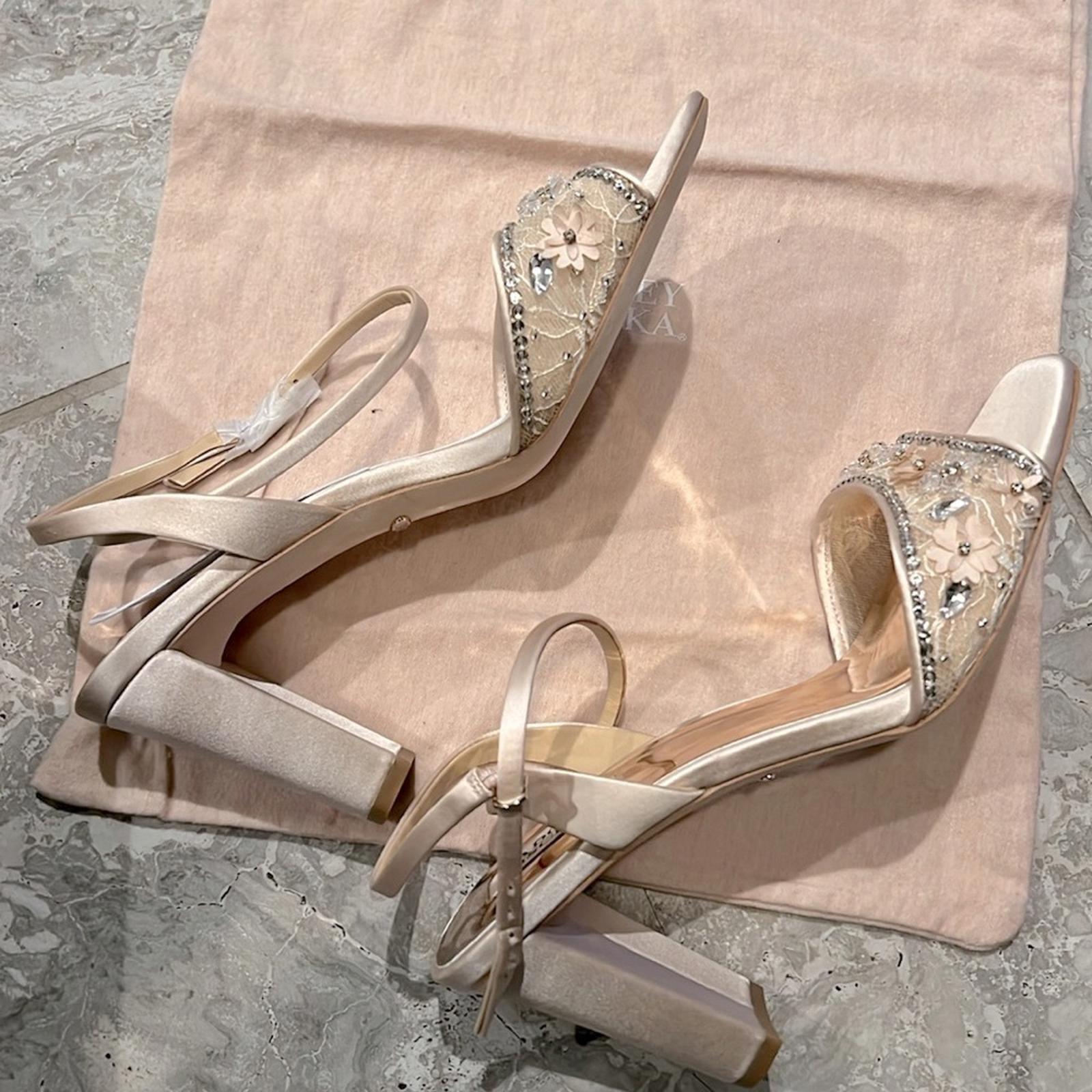 NWT Badgley Mischka Tayten Satin and Mesh Sandals with Crystals Size 10 +DustBag