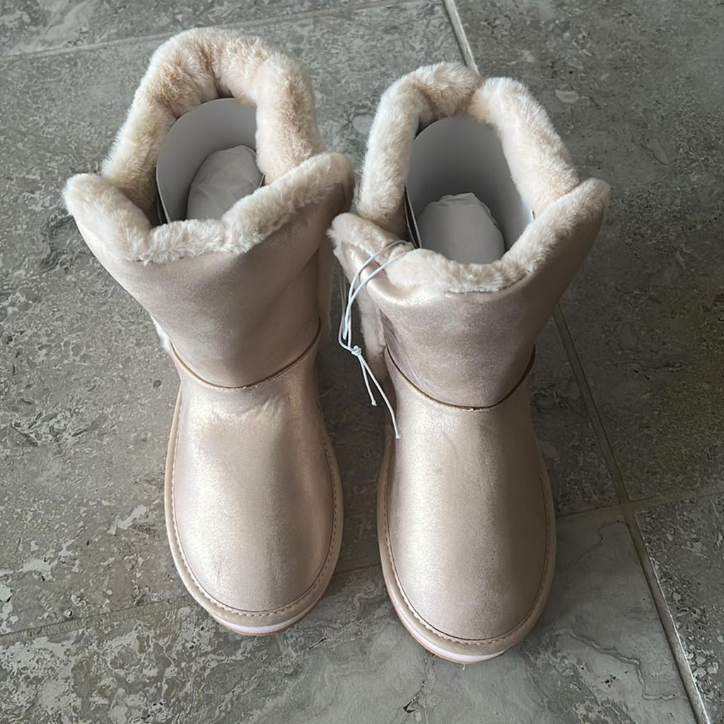 Sugar Big Girls Milhoja Sueded Faux Fur Cozy Boots, Rose Gold Size 4 New in Box